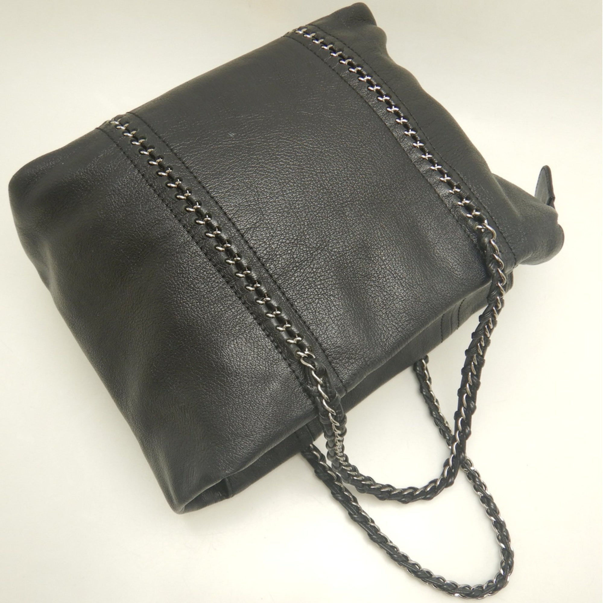 Chanel Black Leather Tote Bag (Pre-Owned)