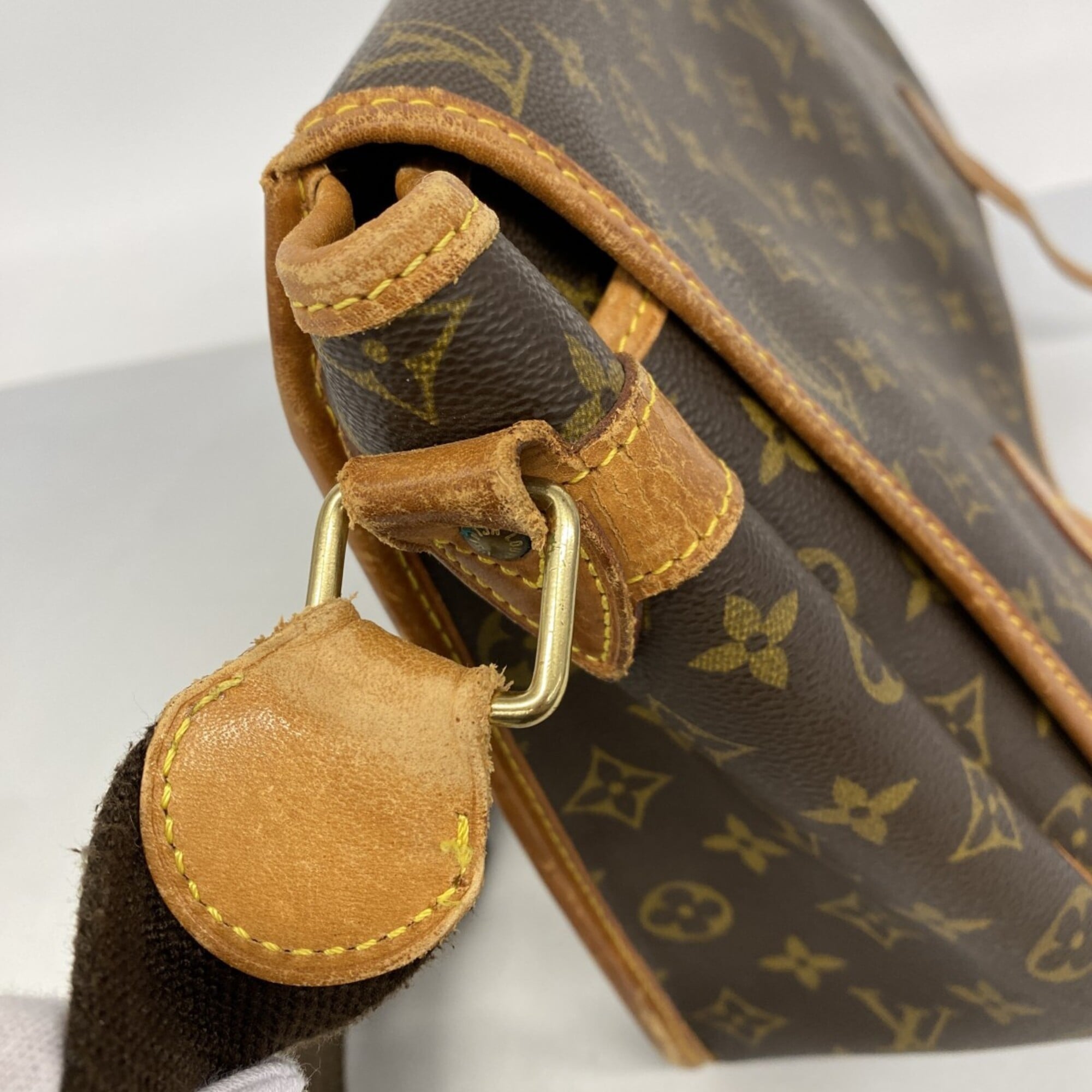 Louis Vuitton Brown Shoulder Bag (Pre-Owned)
