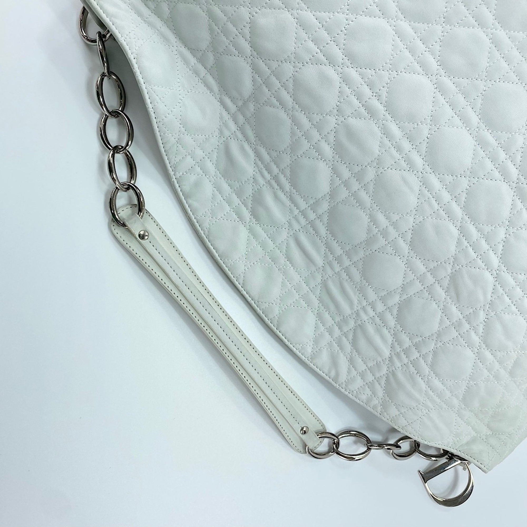 Christian Dior White Shoulder Bag (Pre-Owned)