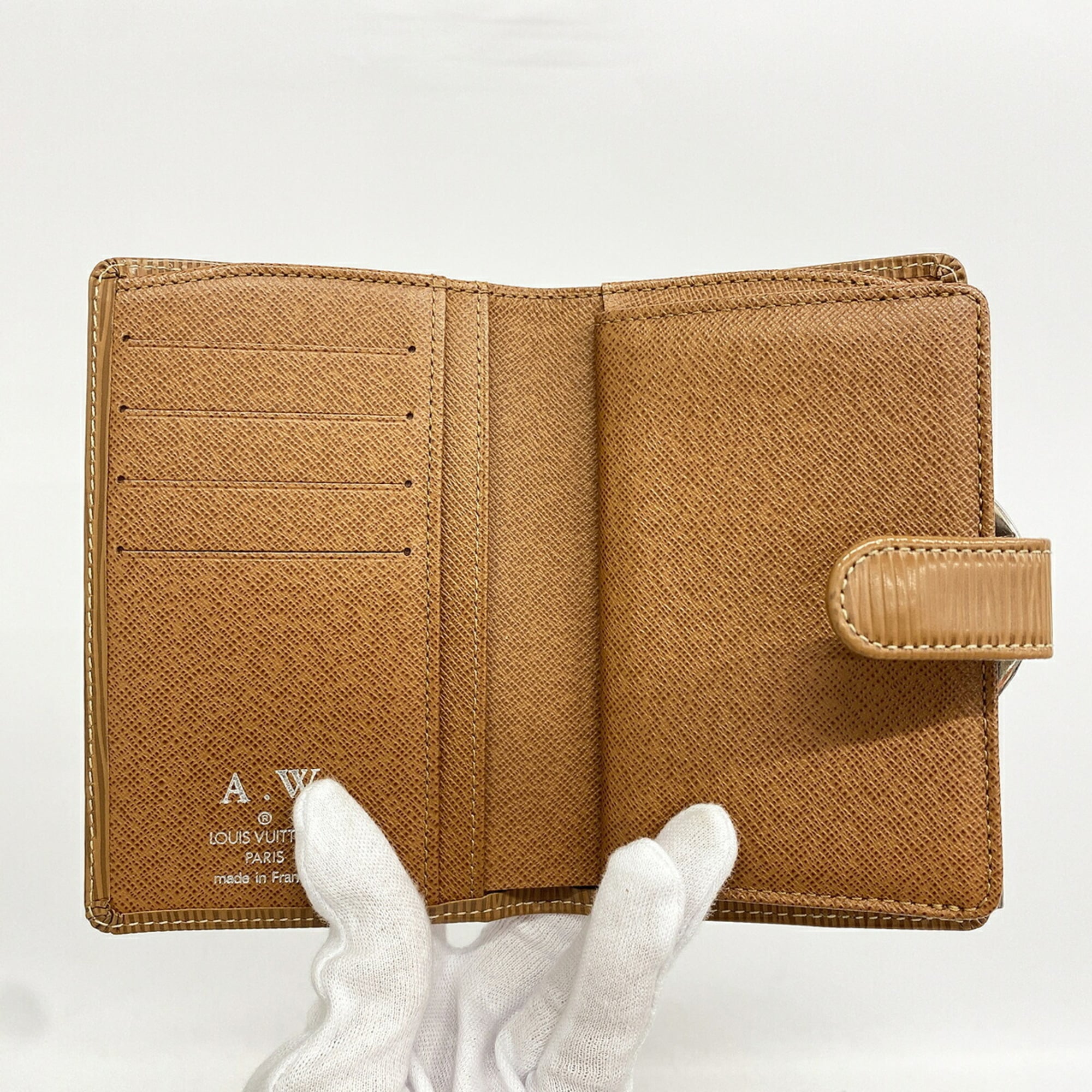 Louis Vuitton Cacao Wallet (Bi-Fold) (Pre-Owned)