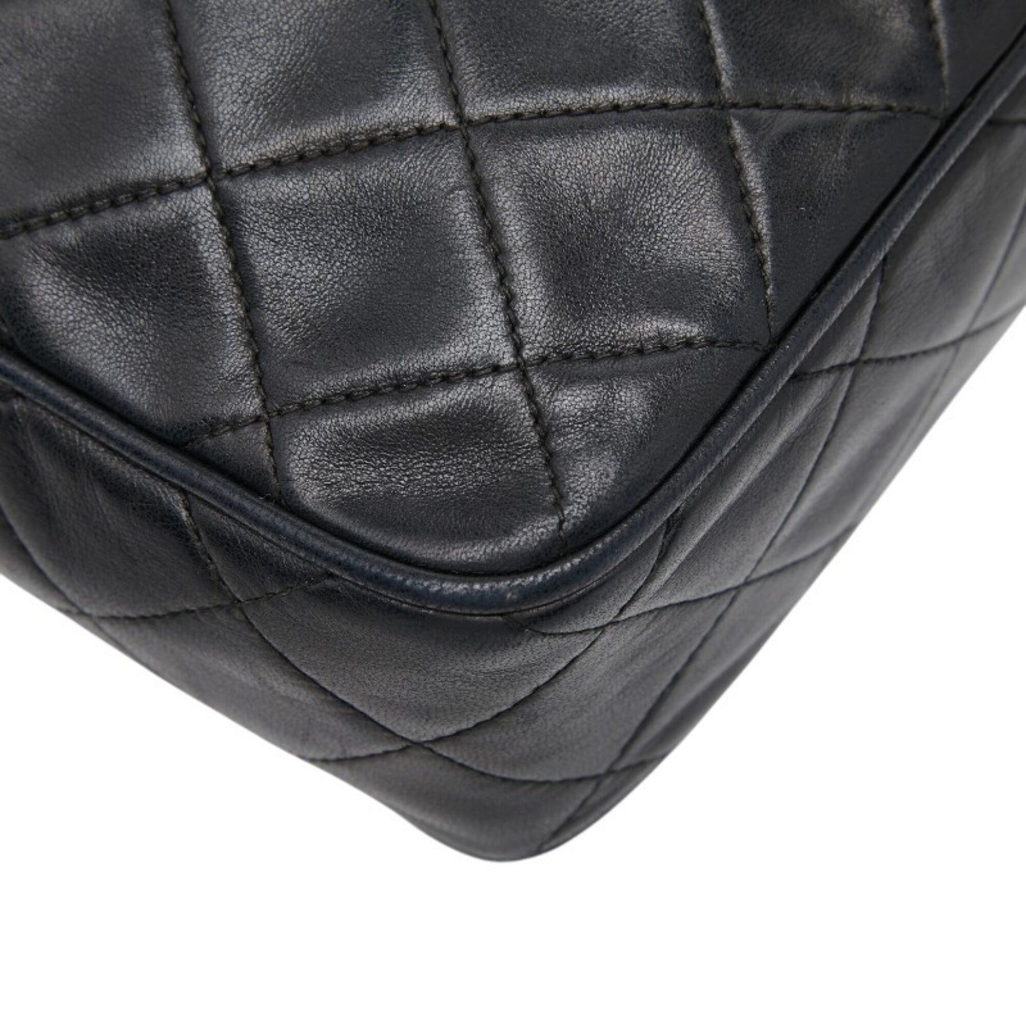 Chanel Black Leather Shoulder Bag (Pre-Owned)