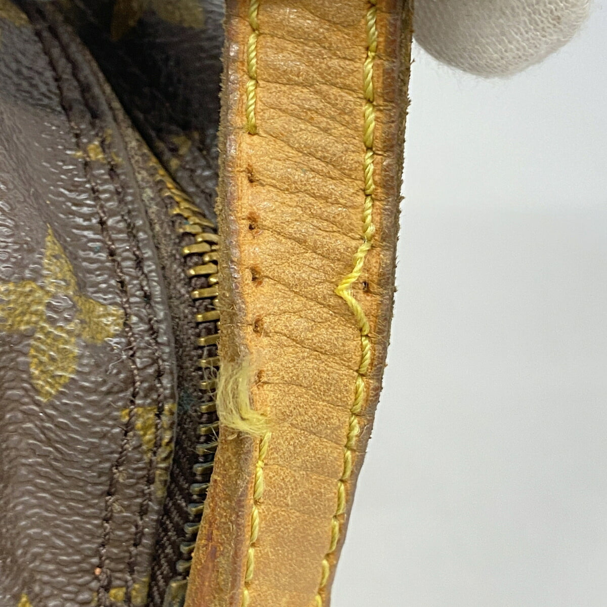 Louis Vuitton Brown Shoulder Bag (Pre-Owned)