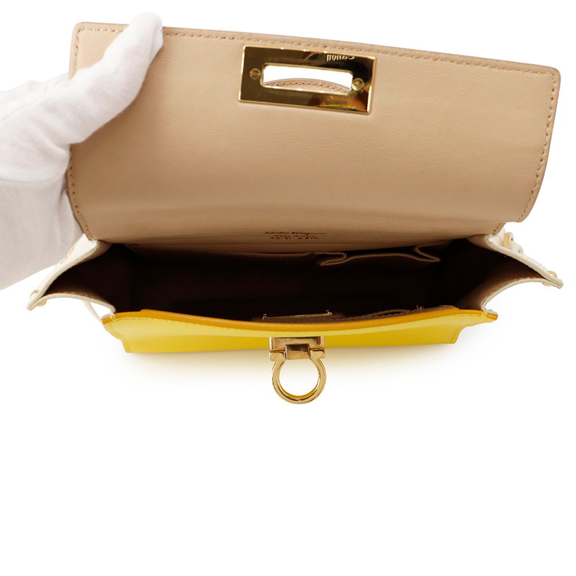 Salvatore Ferragamo Beige Leather Handbag (Pre-Owned)