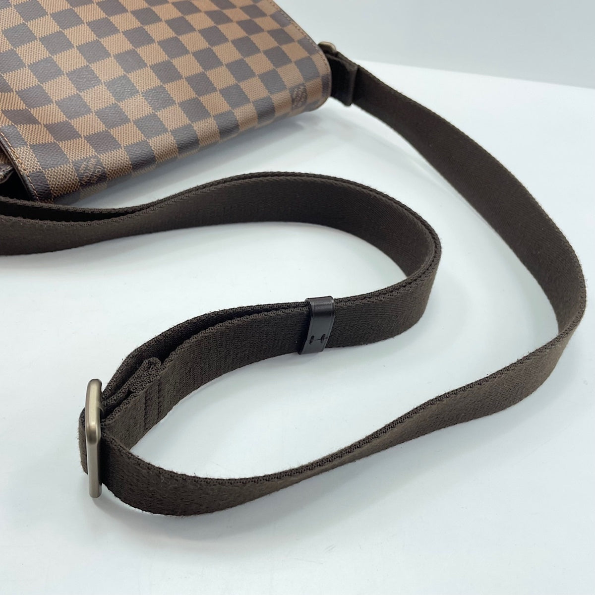 Louis Vuitton Brown Shoulder Bag (Pre-Owned)
