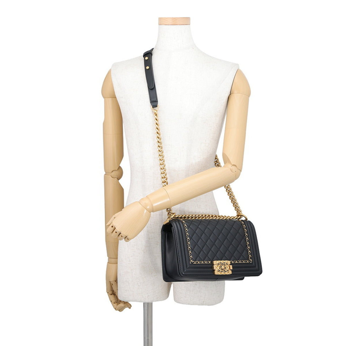 Chanel Boy Chanel Black Grained Calfskin Handbag Shoulder Bag (Pre-Owned)