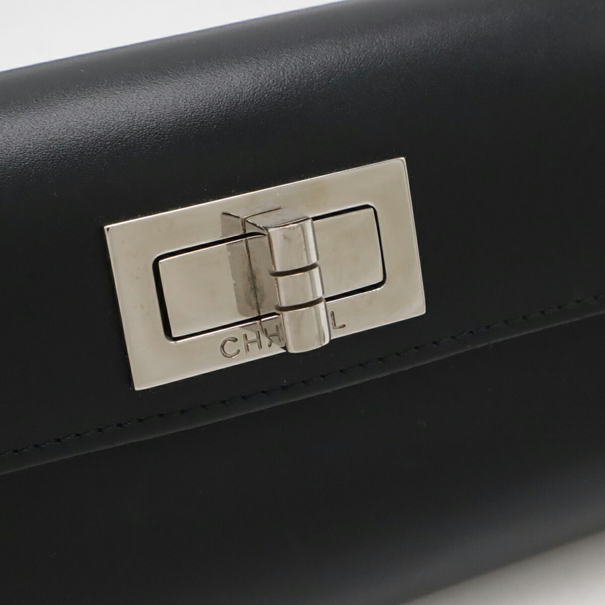 Chanel Black Leather Clutch Bag (Pre-Owned)