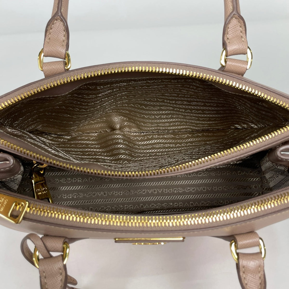 Prada Beige Leather Handbag (Pre-Owned)