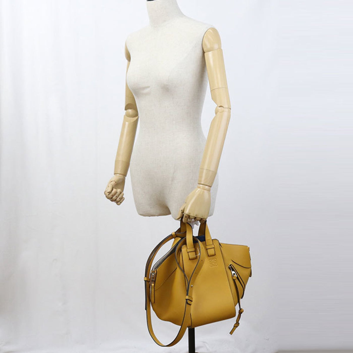 Loewe Yellow Leather Handbag (Pre-Owned)