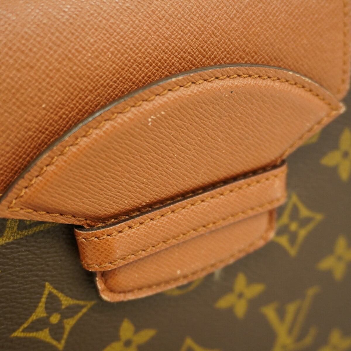 Louis Vuitton Brown Shoulder Bag (Pre-Owned)