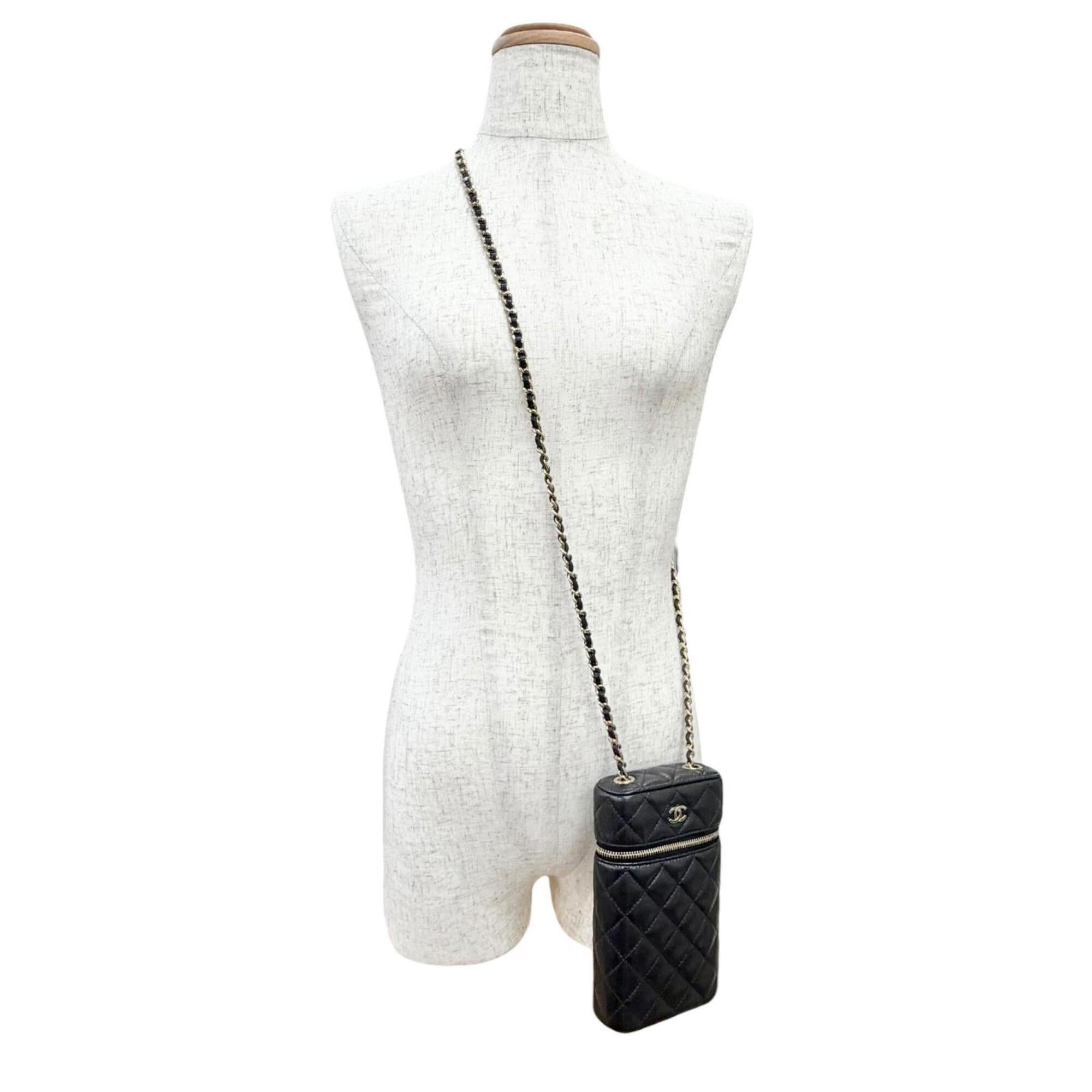 Chanel Black Grained Calfskin Shoulder Bag (Pre-Owned)