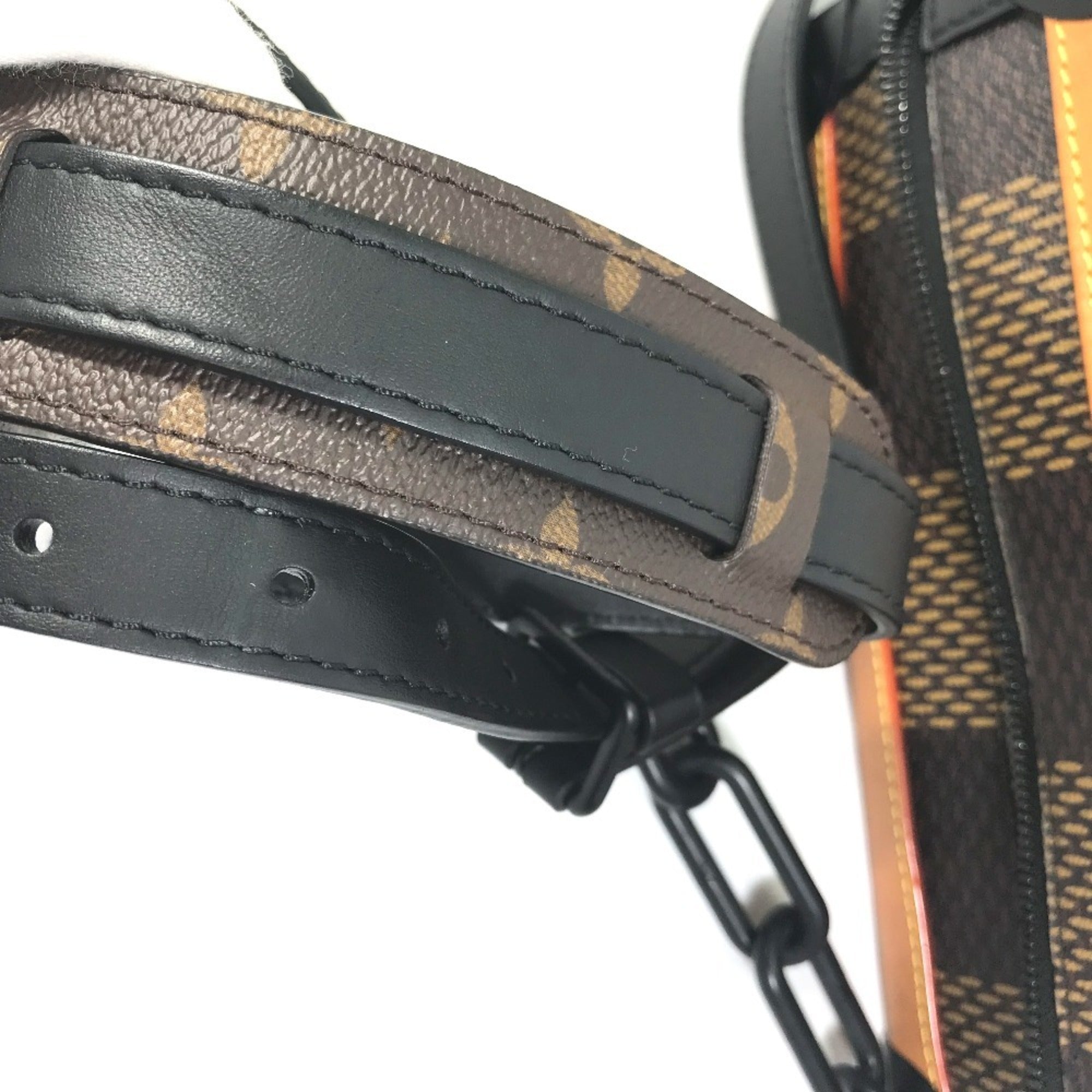 Louis Vuitton Brown Pochette Shoulder Bag (Pre-Owned)