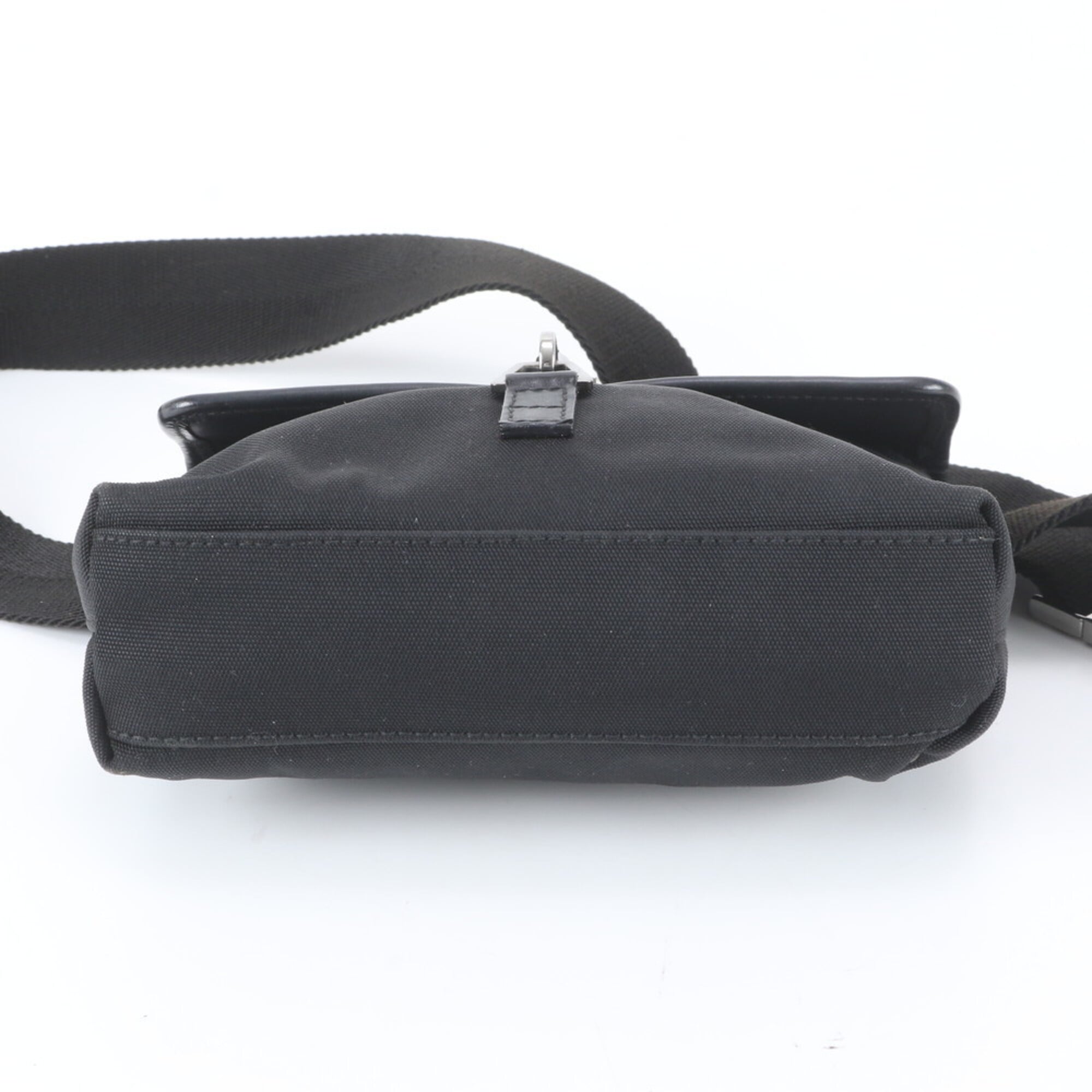 Gucci Black Leather Nylon Pouch Shoulder Bag Sling Bag (Pre-Owned)