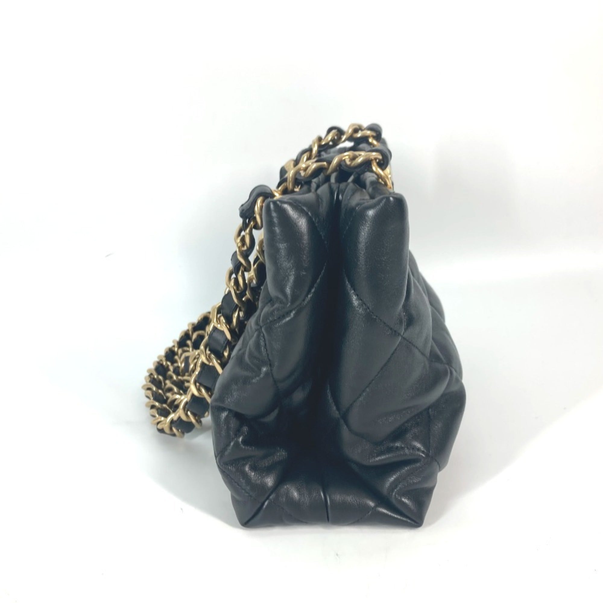 Chanel Black Leather Shoulder Bag (Pre-Owned)