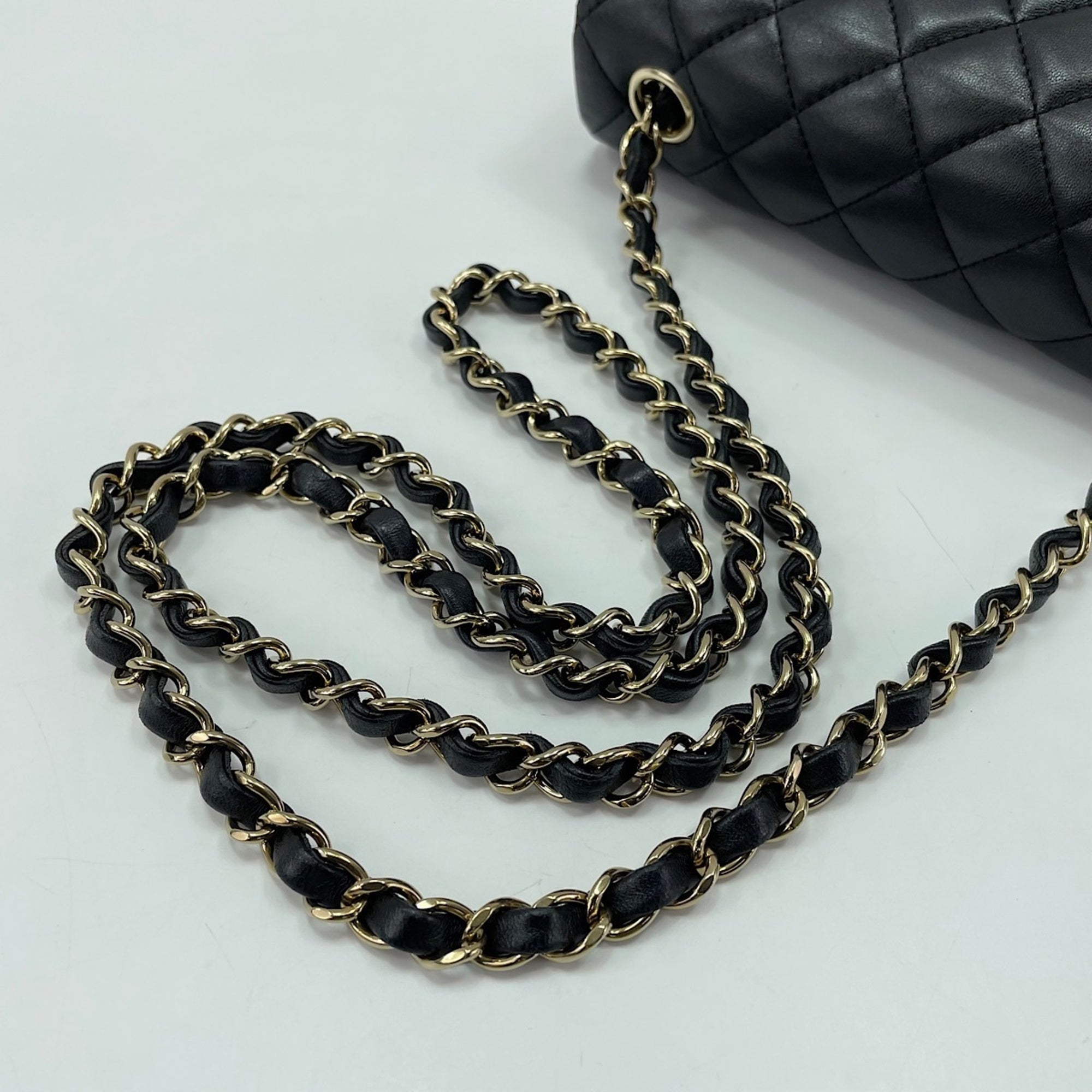 Chanel Black Shoulder Bag (Pre-Owned)
