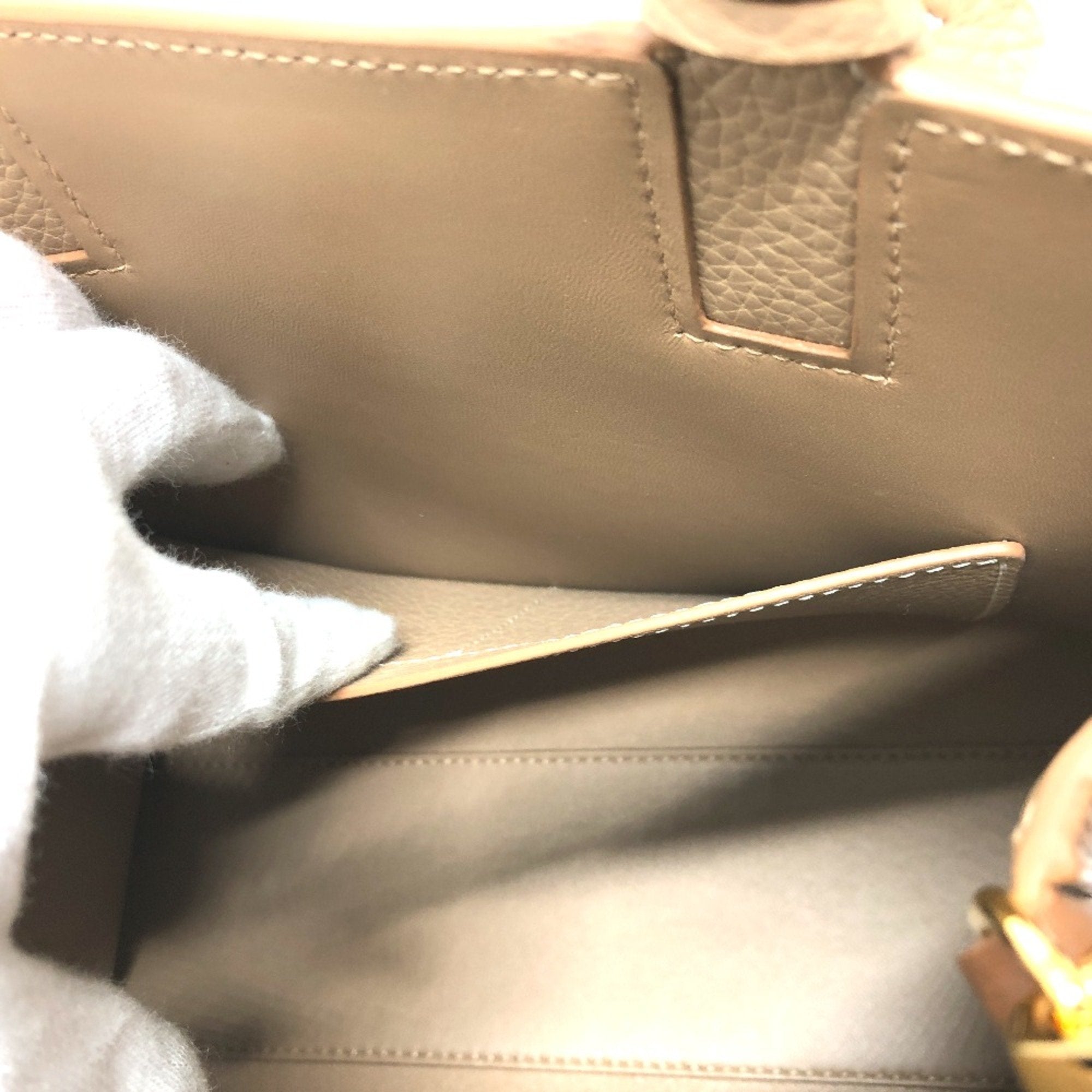 Burberry White Leather Handbag (Pre-Owned)
