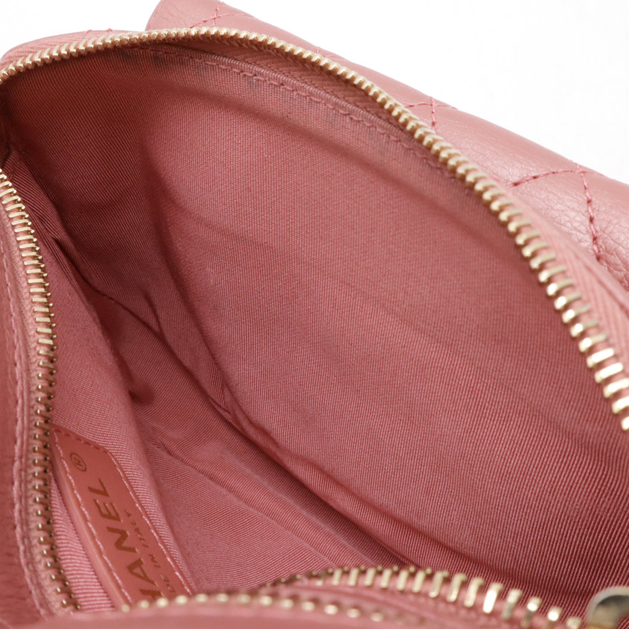 Chanel Matelasse Pink Leather Pouch Sling Bag (Pre-Owned)
