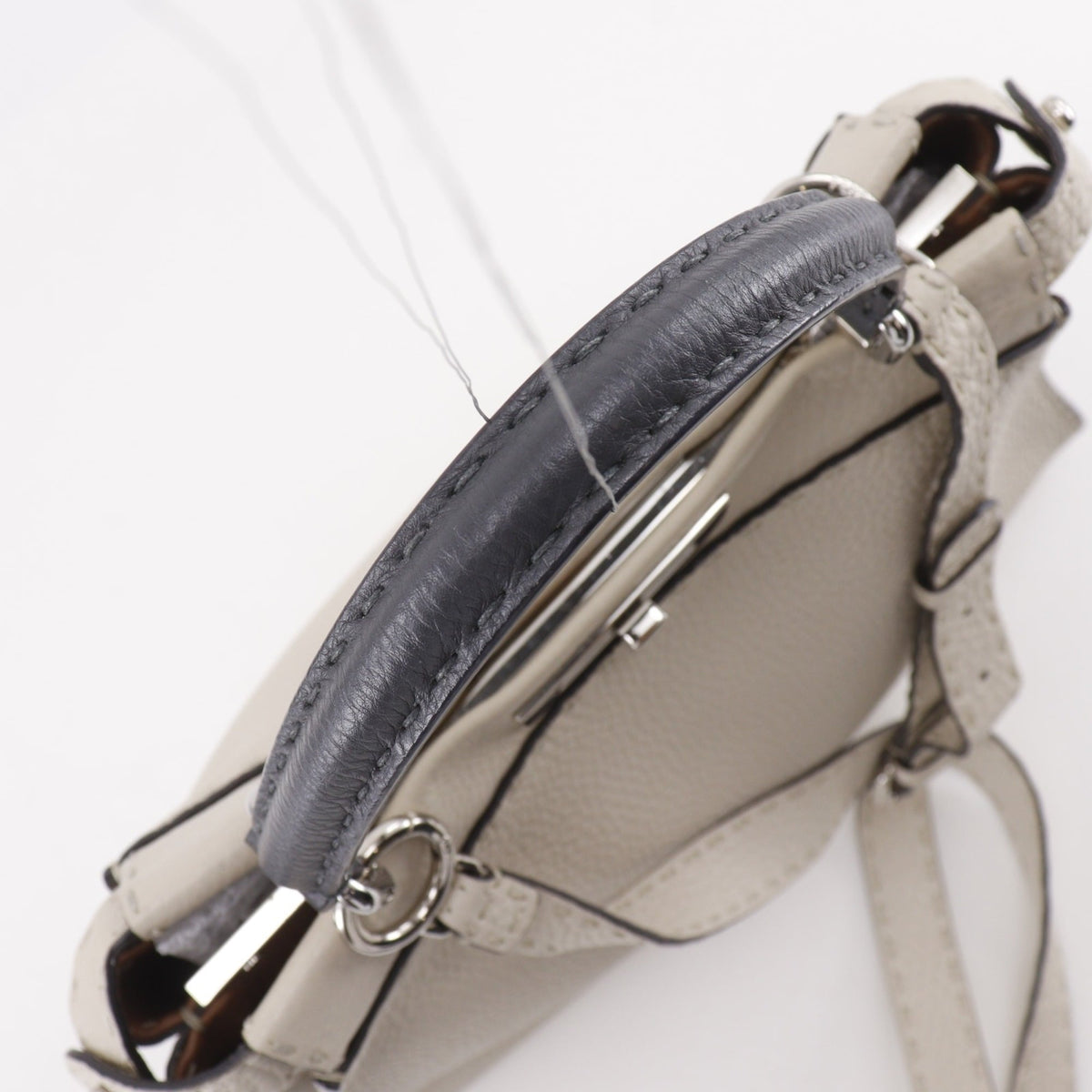 Fendi Peekaboo Light Gray Leather Handbag (Pre-Owned)