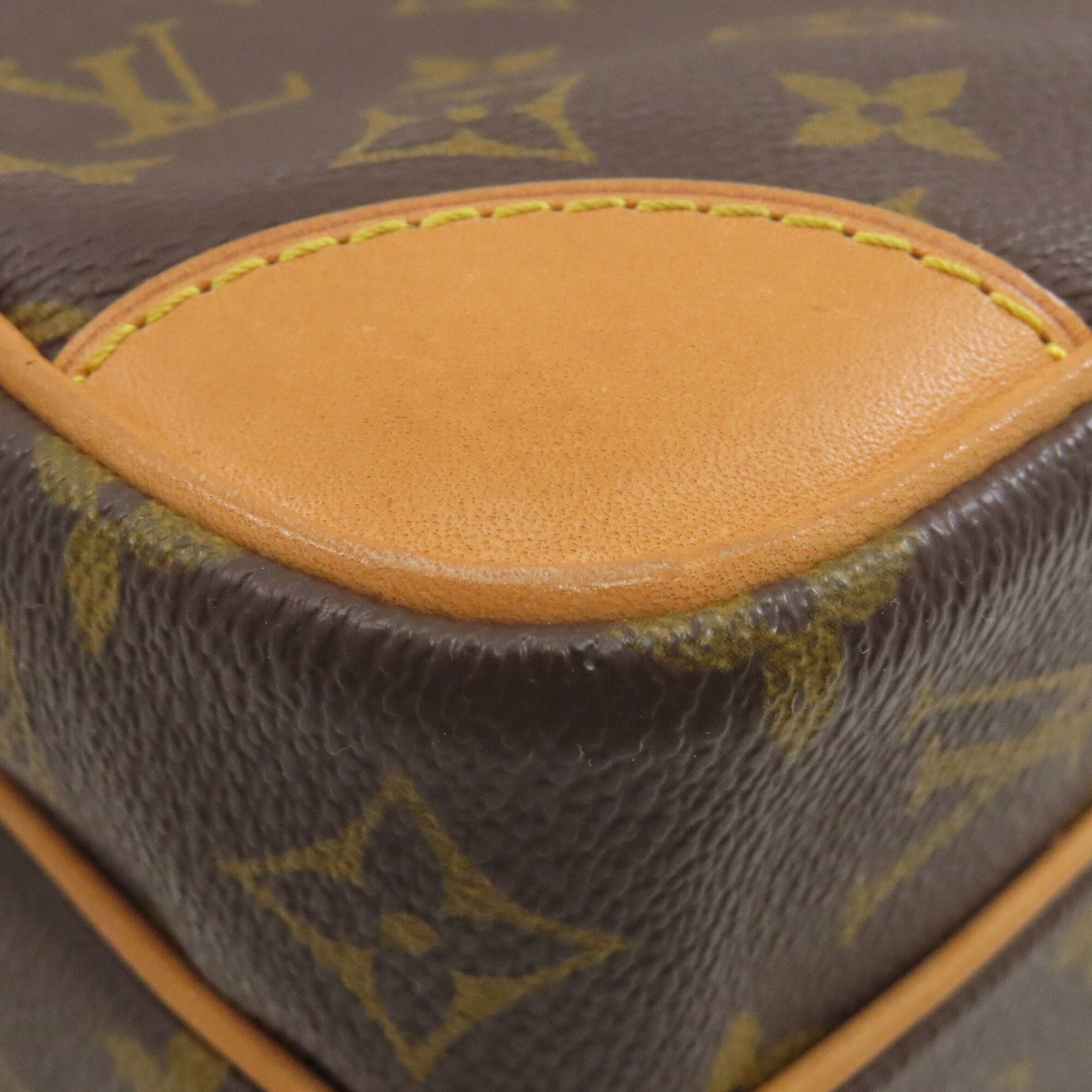 Louis Vuitton Monogram Monogram Canvas Shoulder Bag (Pre-Owned)