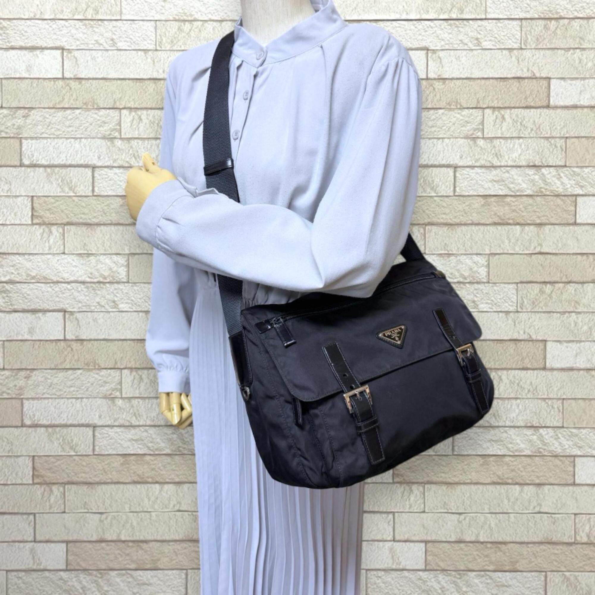 Prada Black Nylon Leather Shoulder Bag (Pre-Owned)