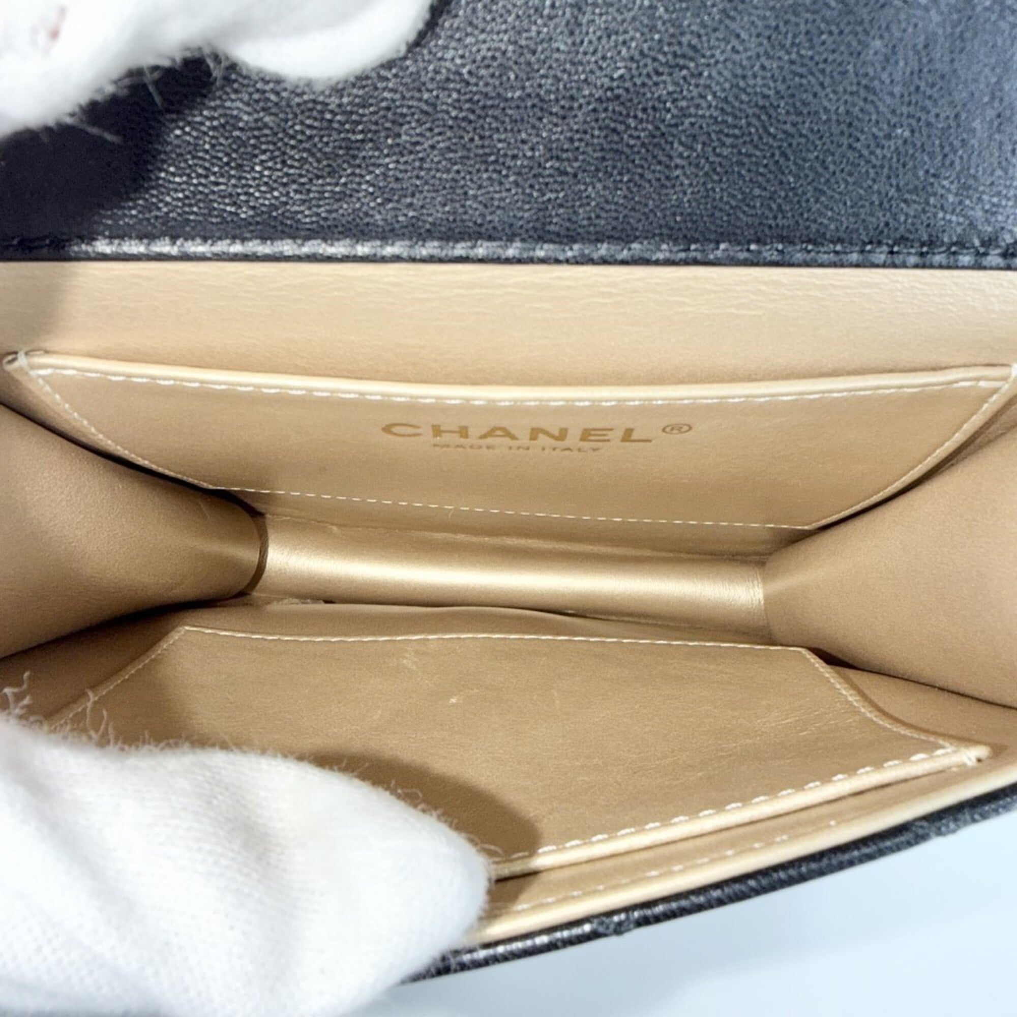Chanel Matelasse Black Leather Shoulder Bag (Pre-Owned)