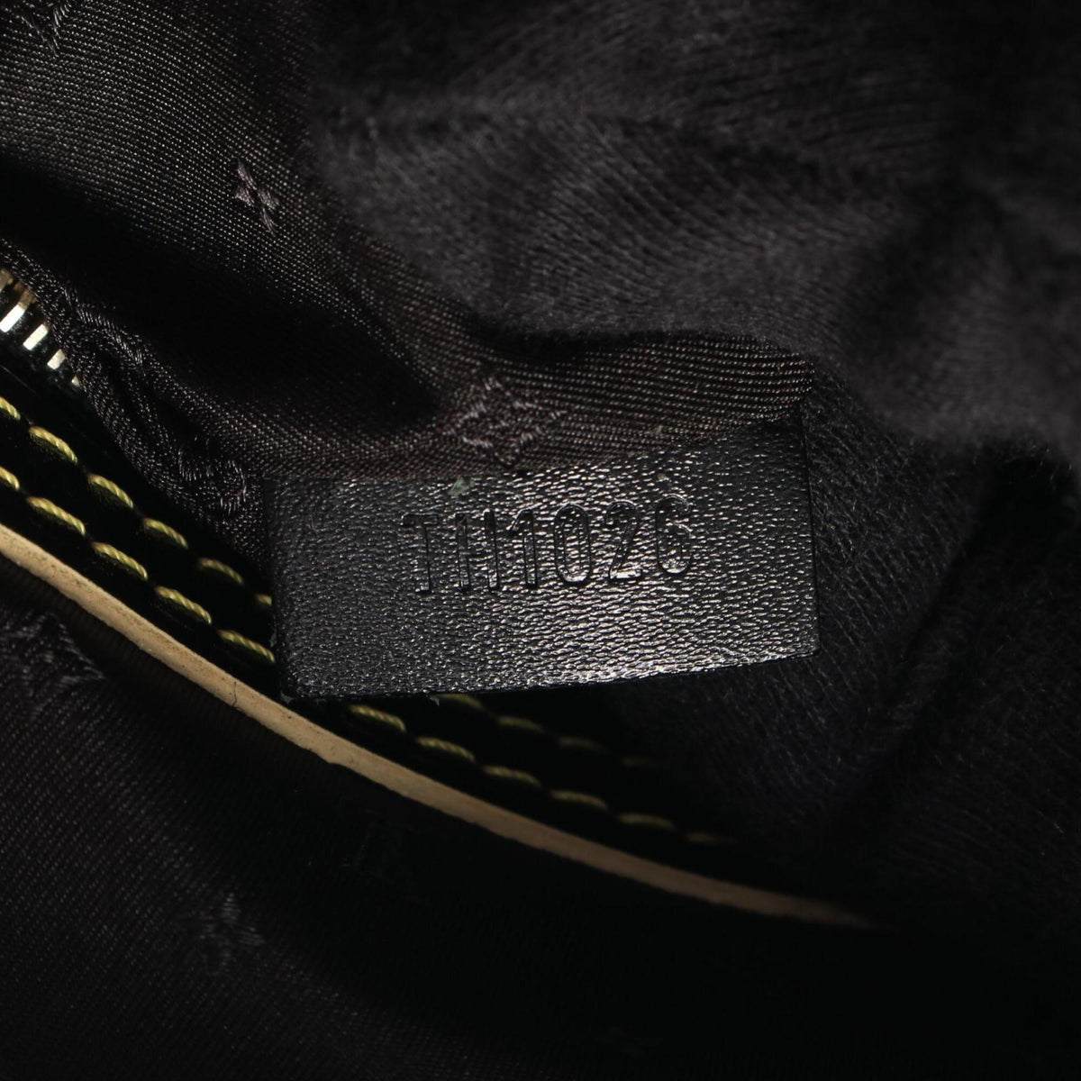 Louis Vuitton Black Leather Handbag (Pre-Owned)