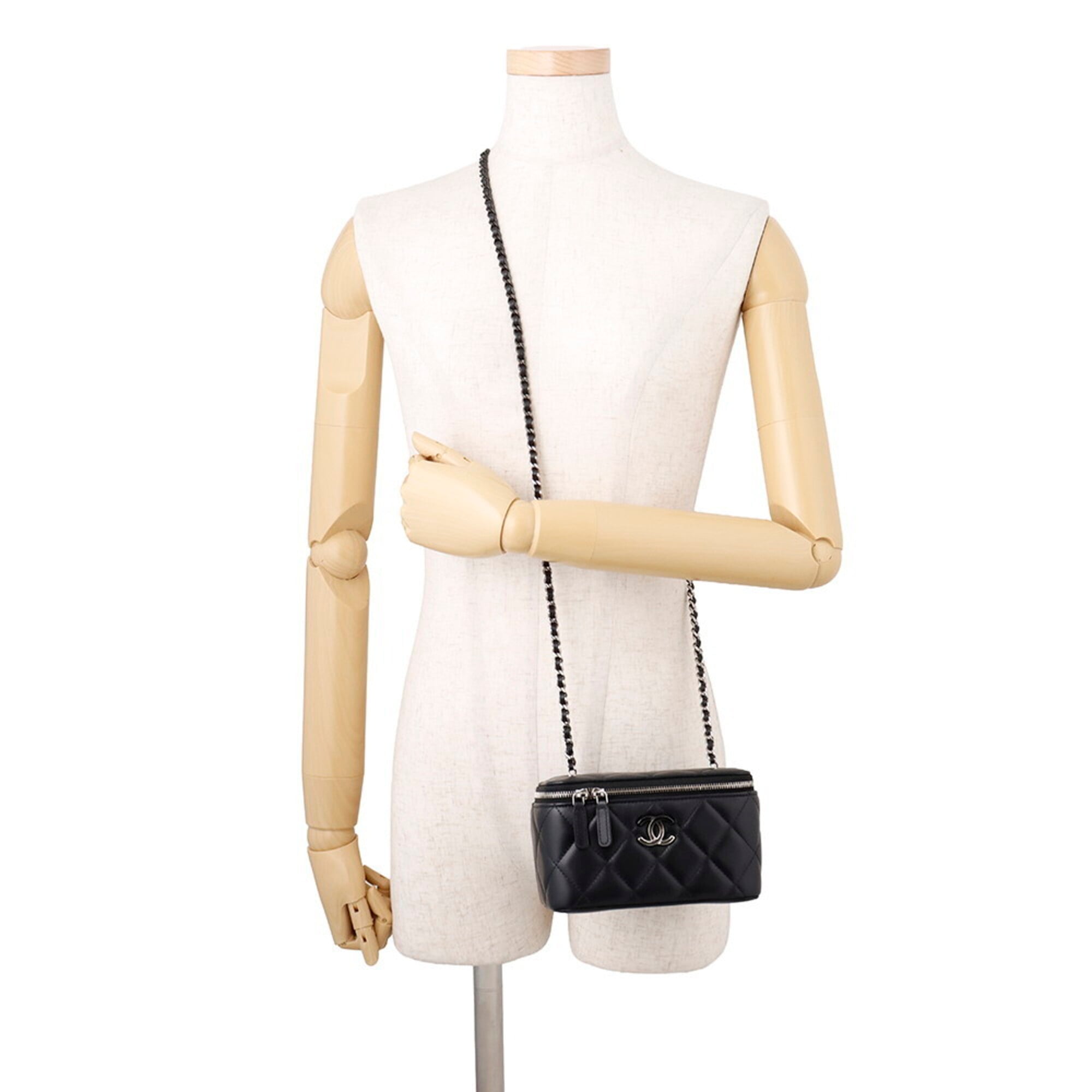 Chanel Black Quilting Handbag Shoulder Bag (Pre-Owned)