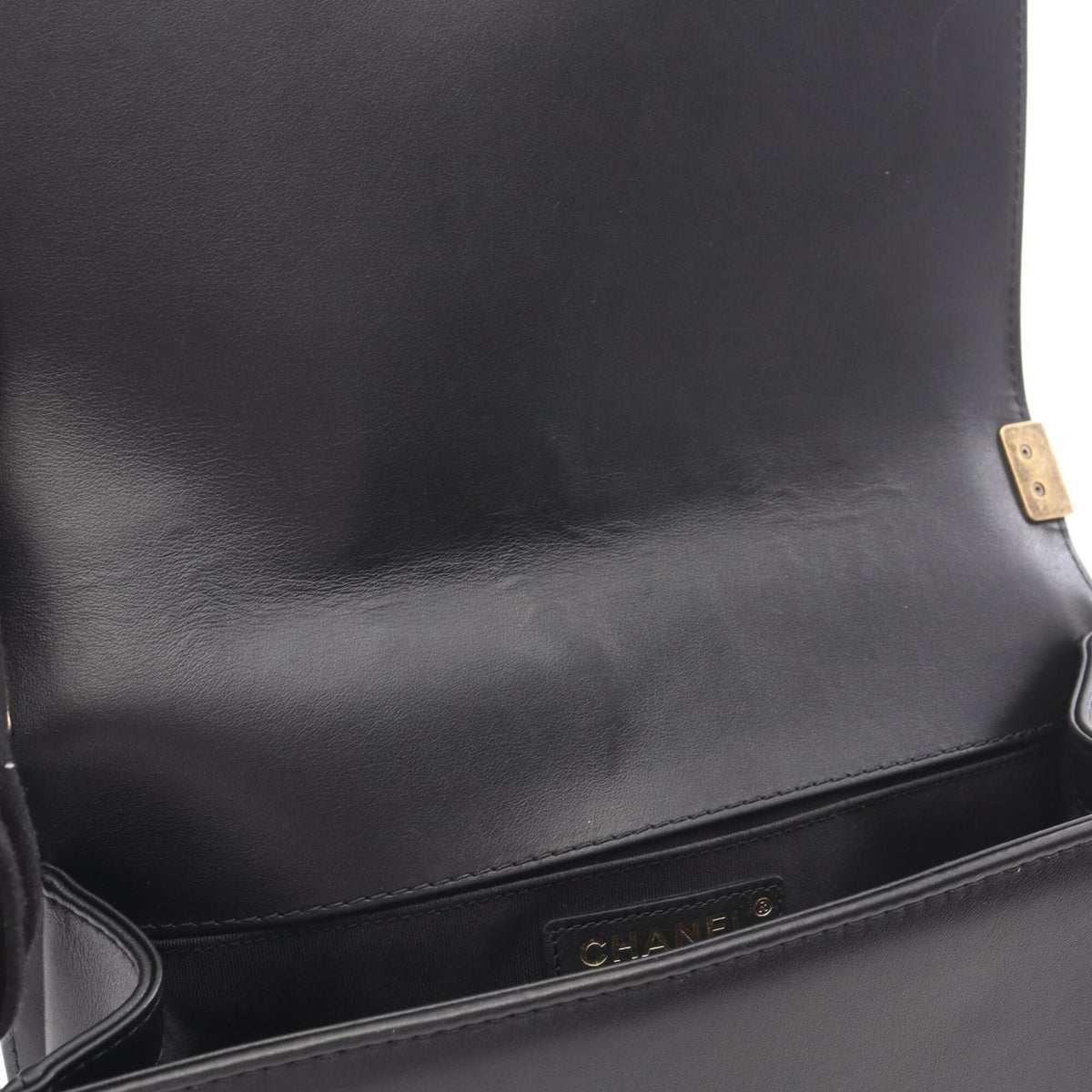 Chanel Boy Chanel Black Leather Handbag Shoulder Bag (Pre-Owned)