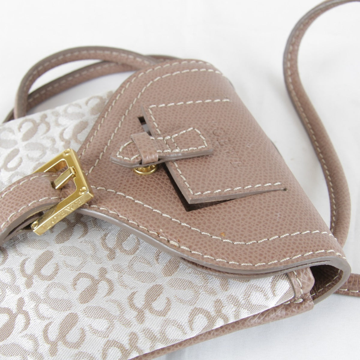 Loewe Beige Canvas Pochette Shoulder Bag (Pre-Owned)