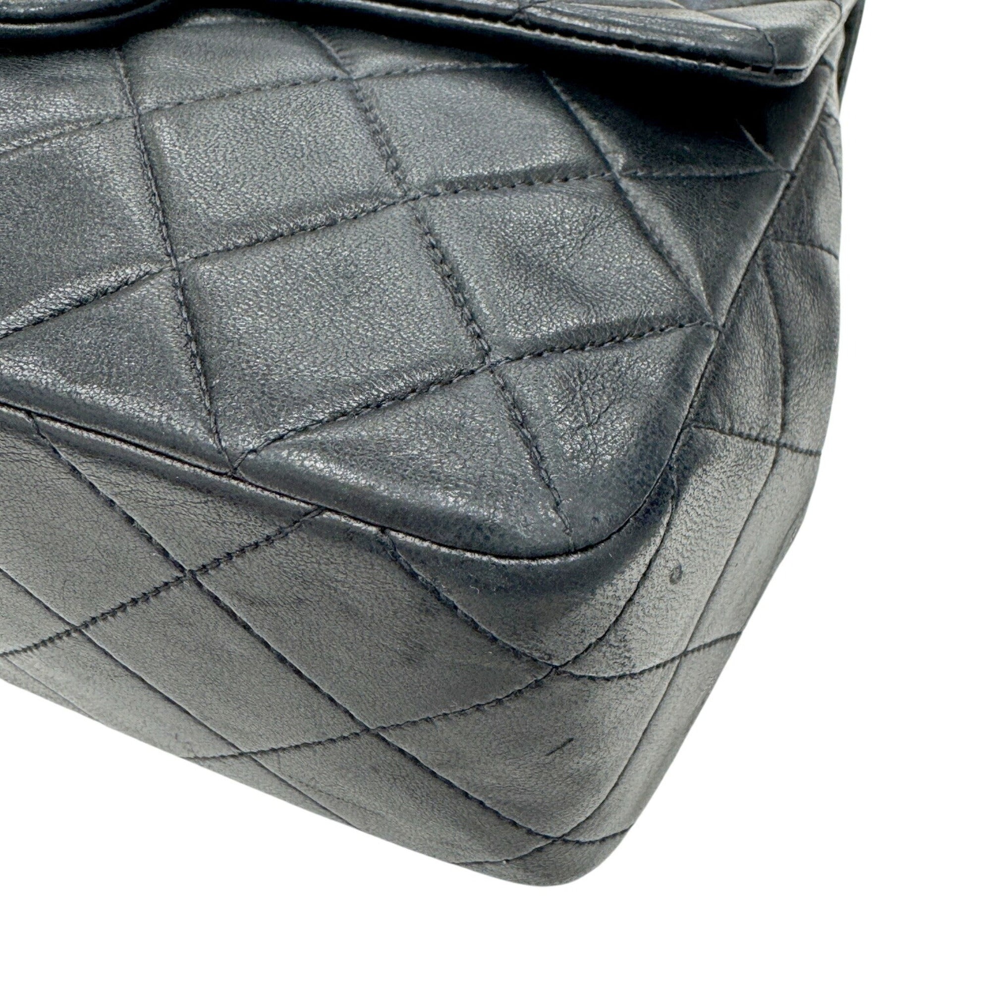 Chanel Black Leather Shoulder Bag (Pre-Owned)