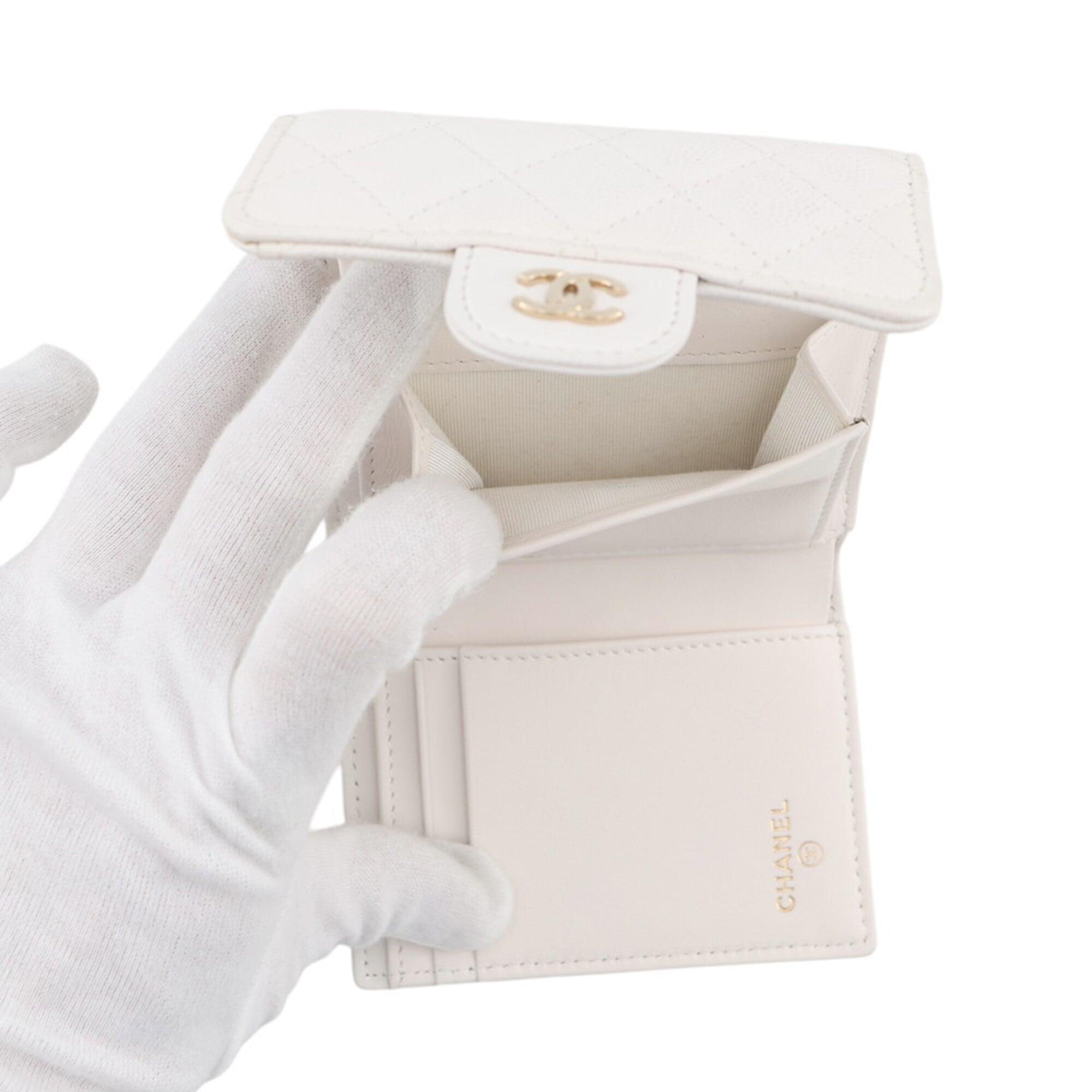 Chanel White Grained Calfskin Wallet (Tri-Fold) (Pre-Owned)