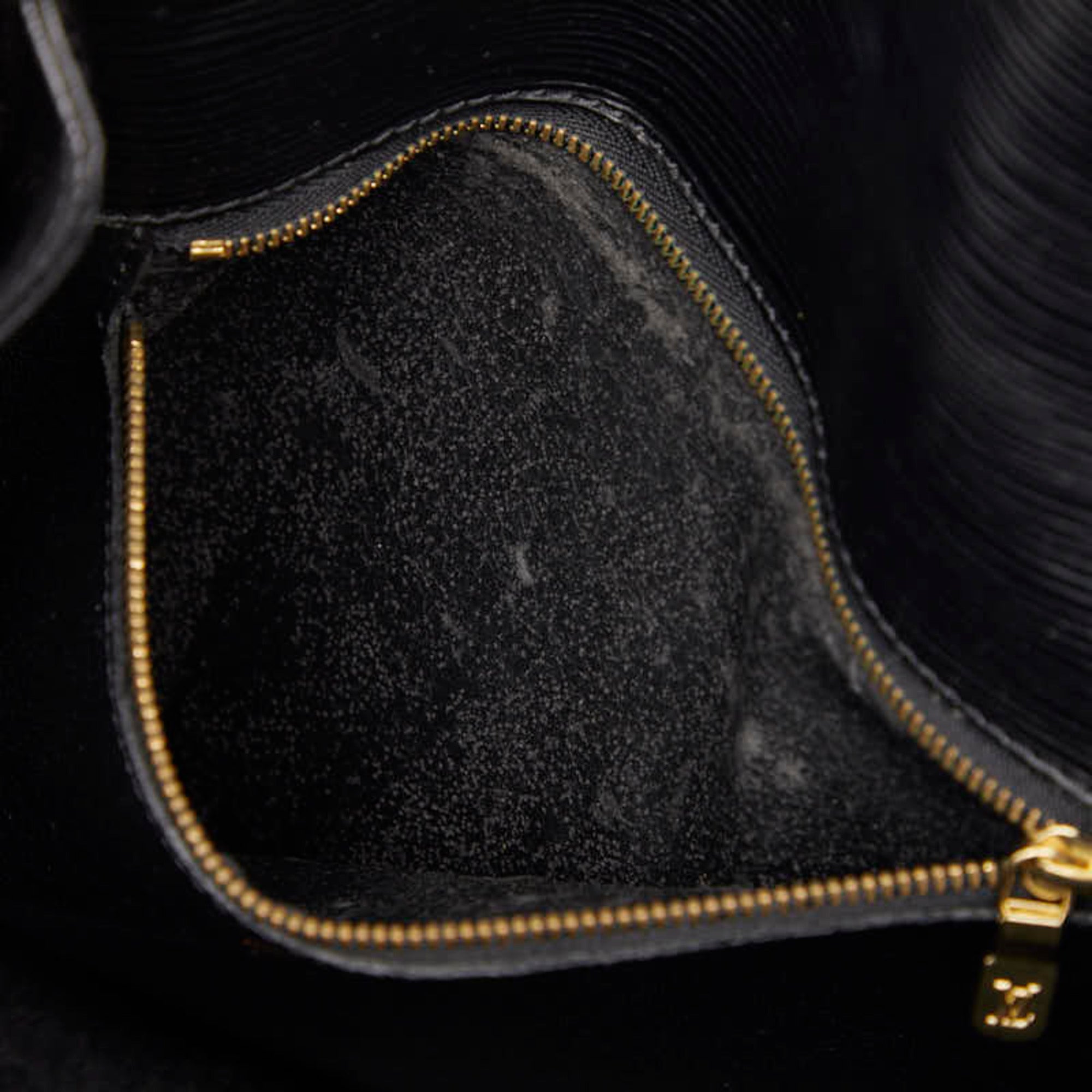 Louis Vuitton Black Noir Leather Shoulder Bag (Pre-Owned)