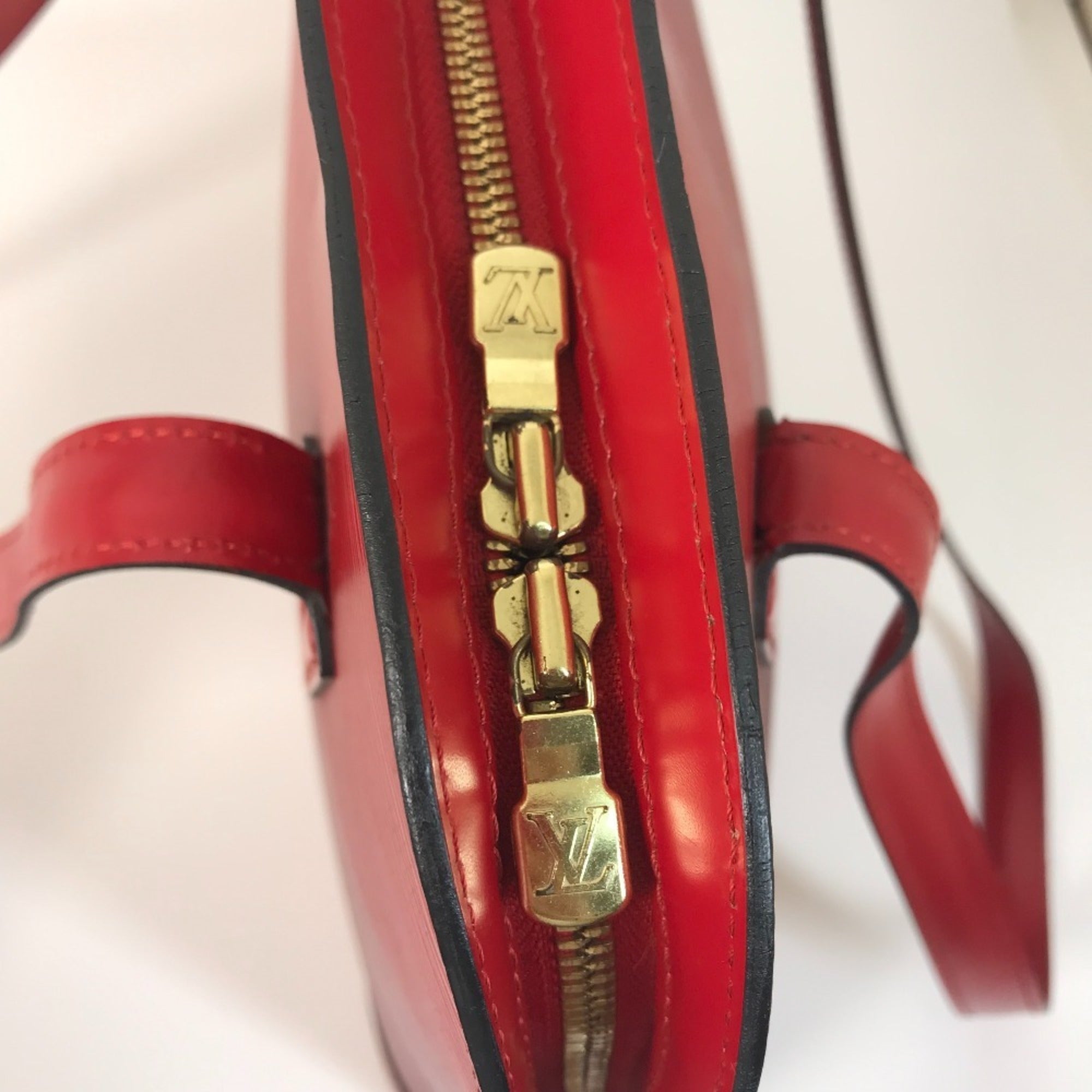 Louis Vuitton Castilian Red Red Color Epi Leather Shoulder Bag (Pre-Owned)