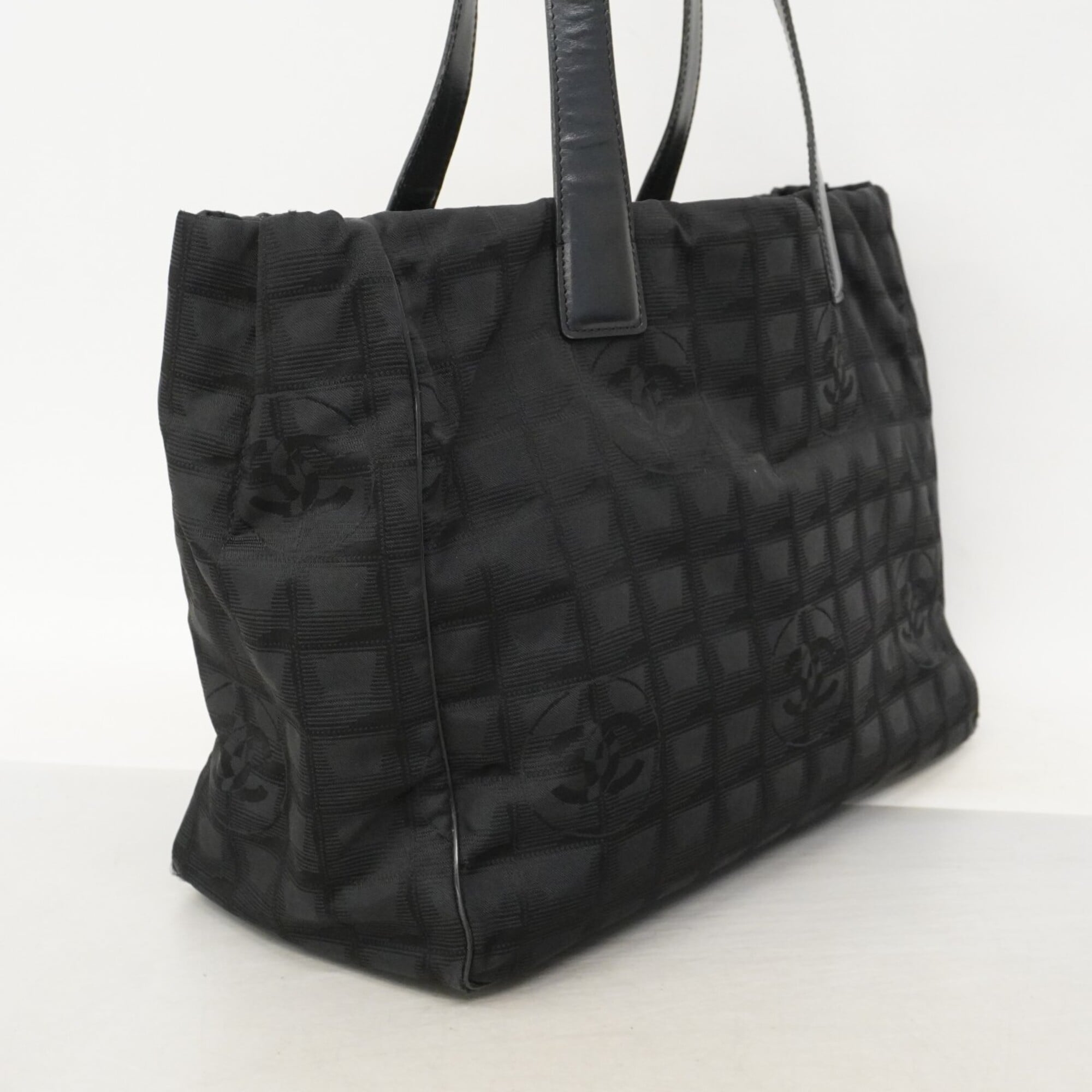 Chanel Black Nylon Tote Bag (Pre-Owned)