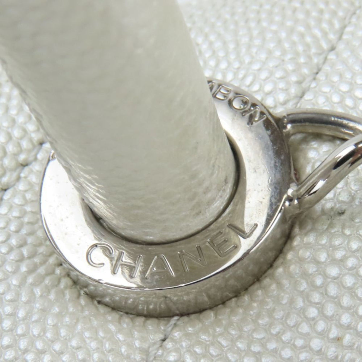 Chanel Pearl White Grained Calfskin Handbag (Pre-Owned)