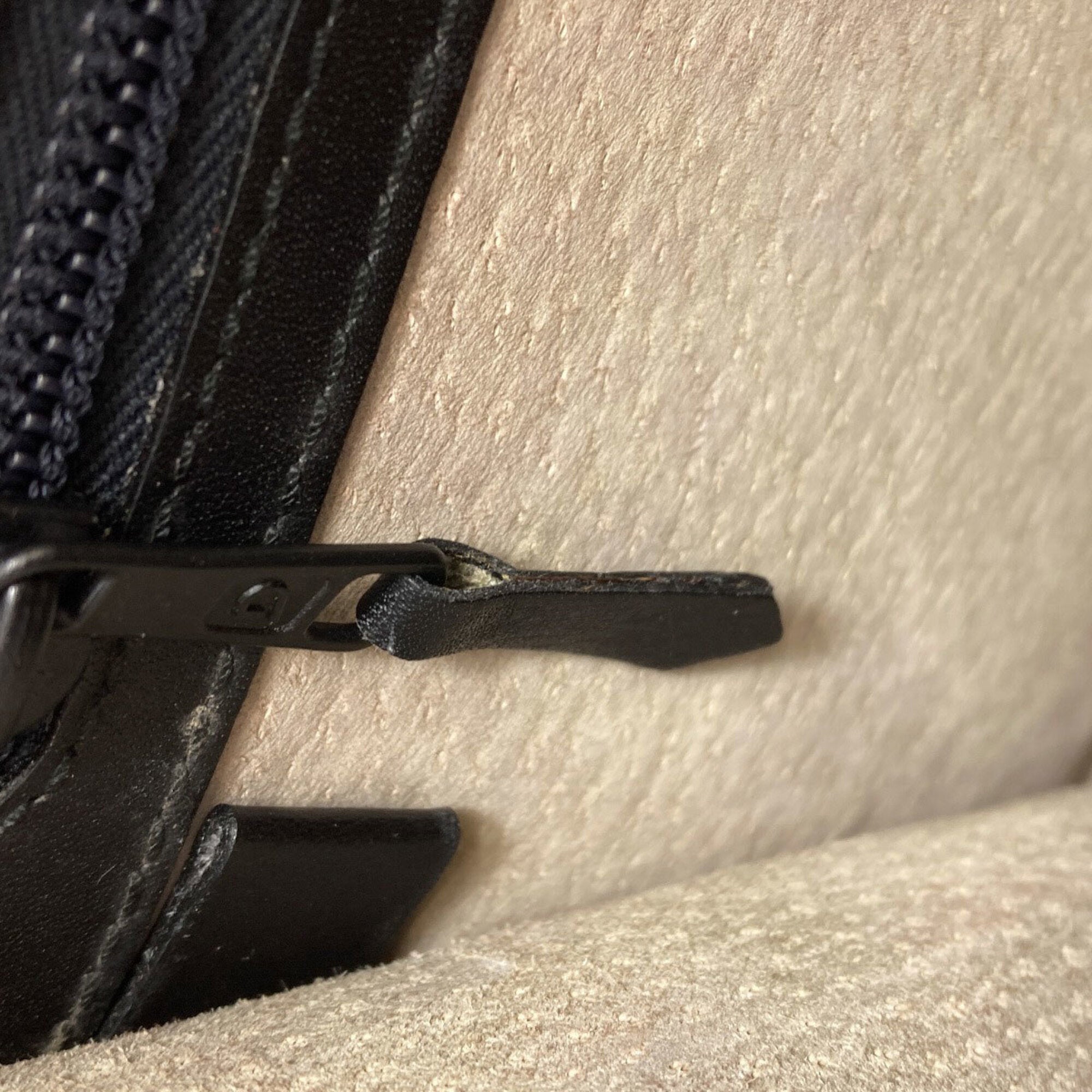 Dunhill Black Leather Clutch Bag (Pre-Owned)