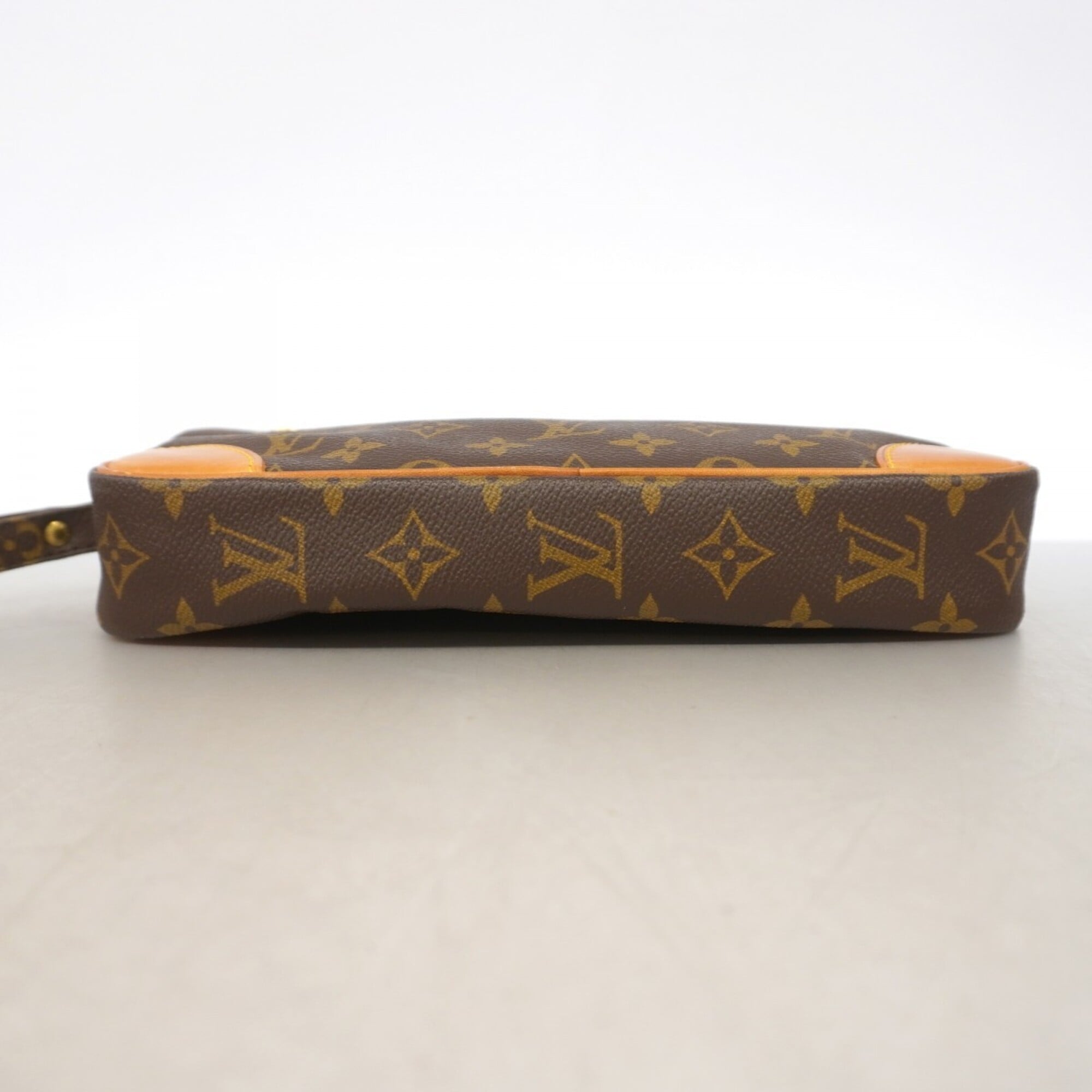 Louis Vuitton Brown Clutch Bag (Pre-Owned)