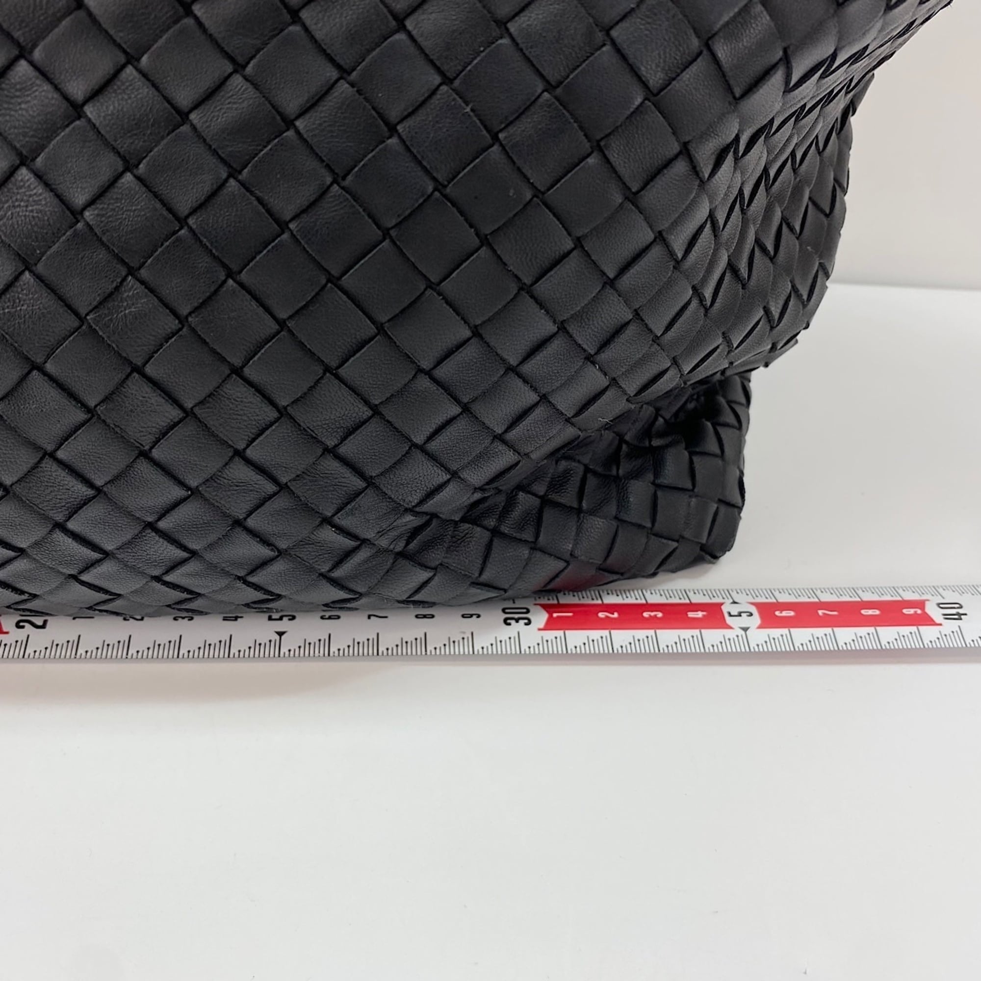 Bottega Veneta Intrecciato Black Intrecciato Handbag (Pre-Owned)