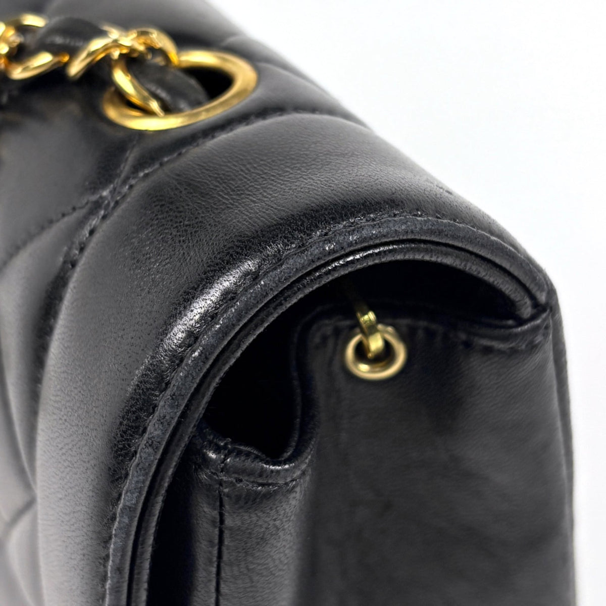 Chanel Black Leather Shoulder Bag (Pre-Owned)