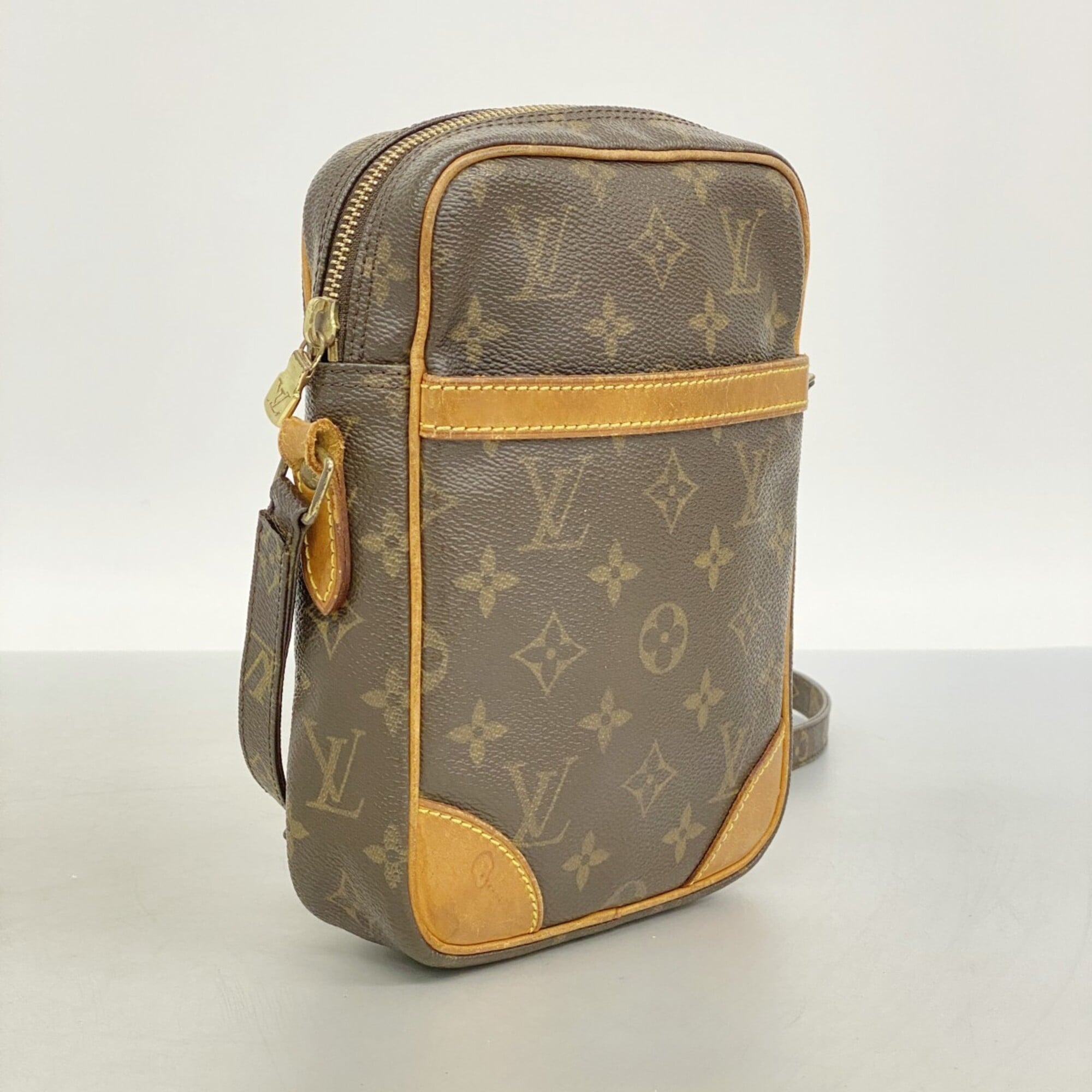 Louis Vuitton Brown Shoulder Bag (Pre-Owned)