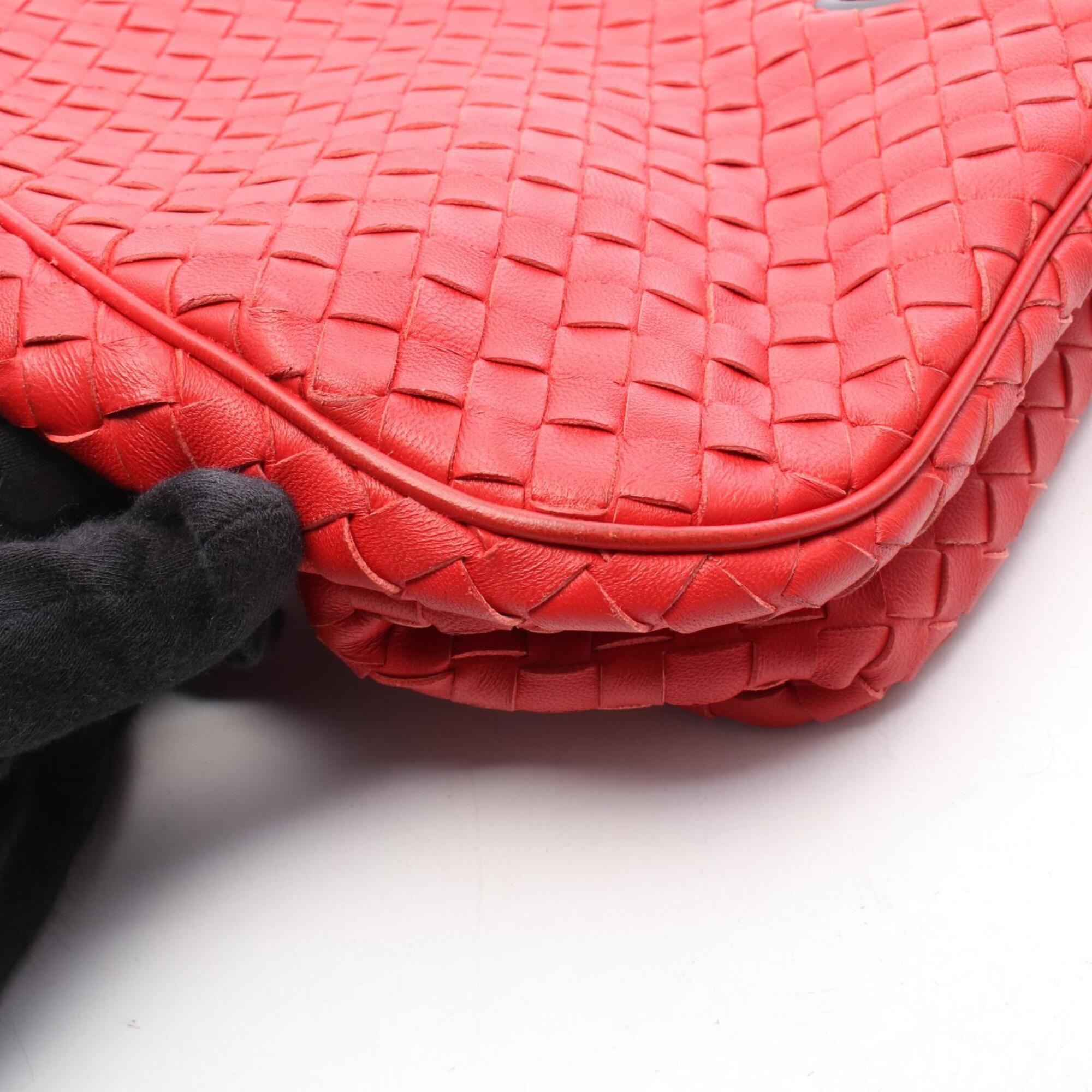 Bottega Veneta Red Color Leather Handbag (Pre-Owned)