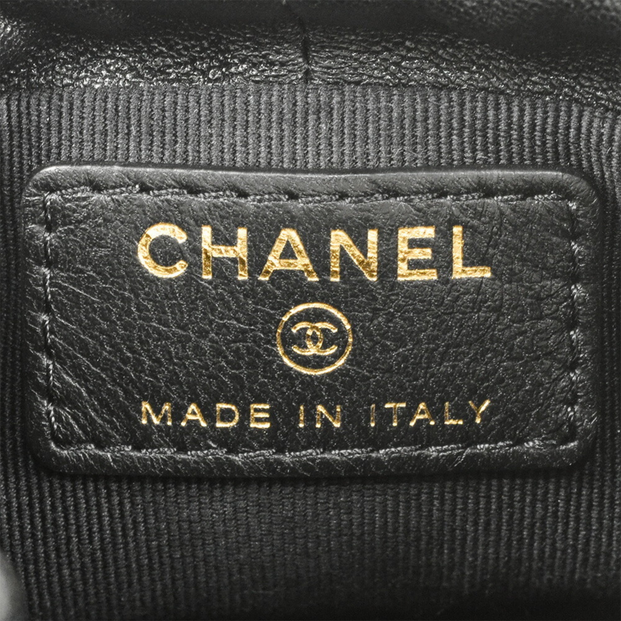 Chanel Black Leather Shoulder Bag (Pre-Owned)