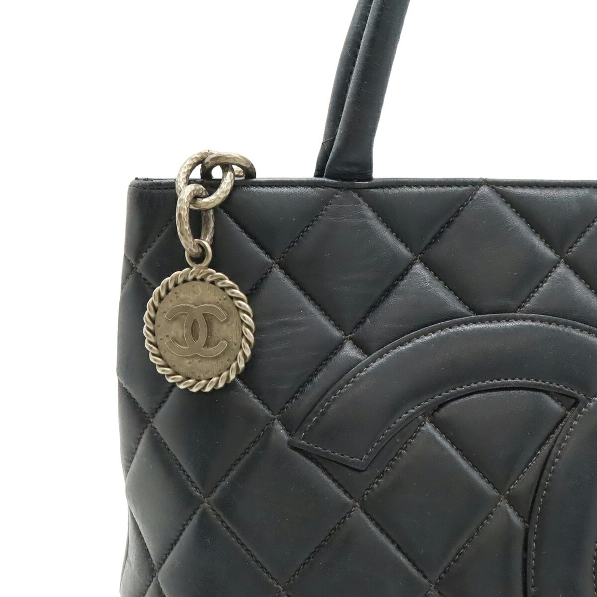 Chanel Matelasse Black Leather Shoulder Bag Tote Bag (Pre-Owned)