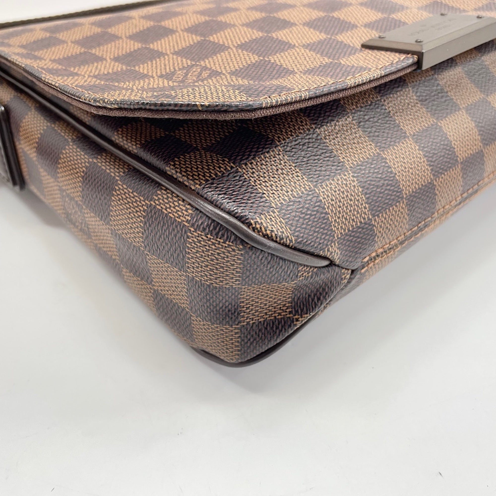 Louis Vuitton Brown Shoulder Bag (Pre-Owned)