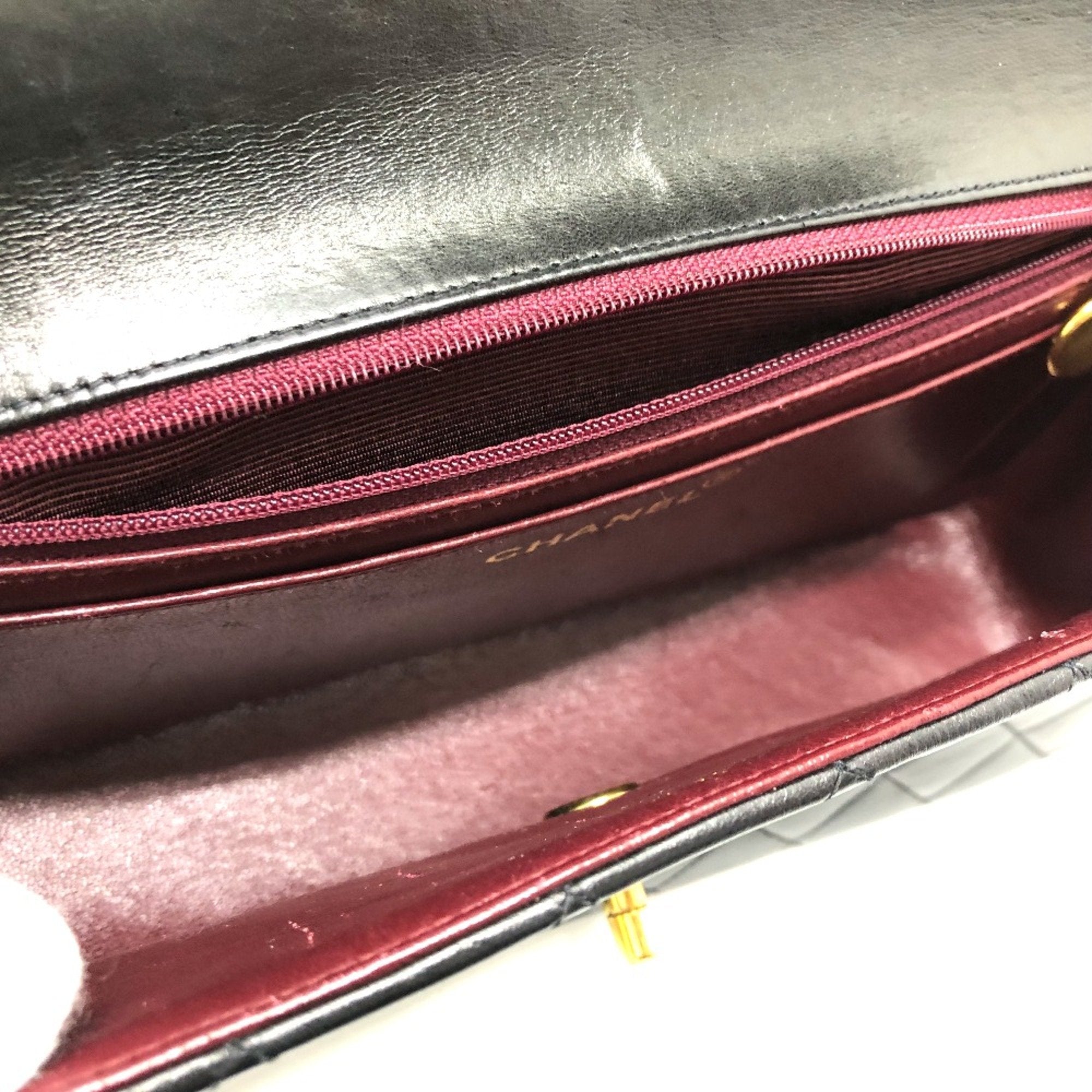 Chanel Black Leather Handbag (Pre-Owned)