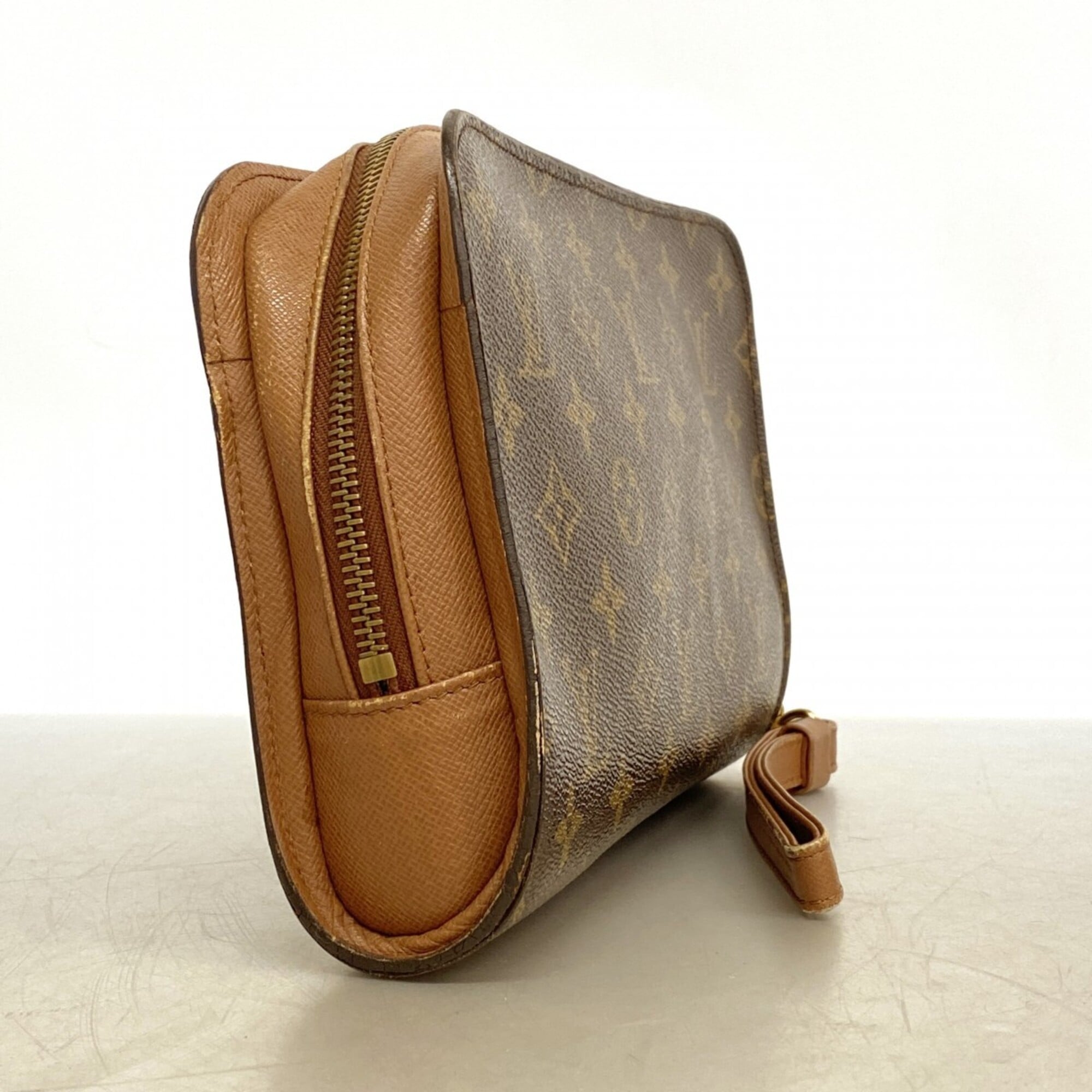 Louis Vuitton Brown Clutch Bag (Pre-Owned)
