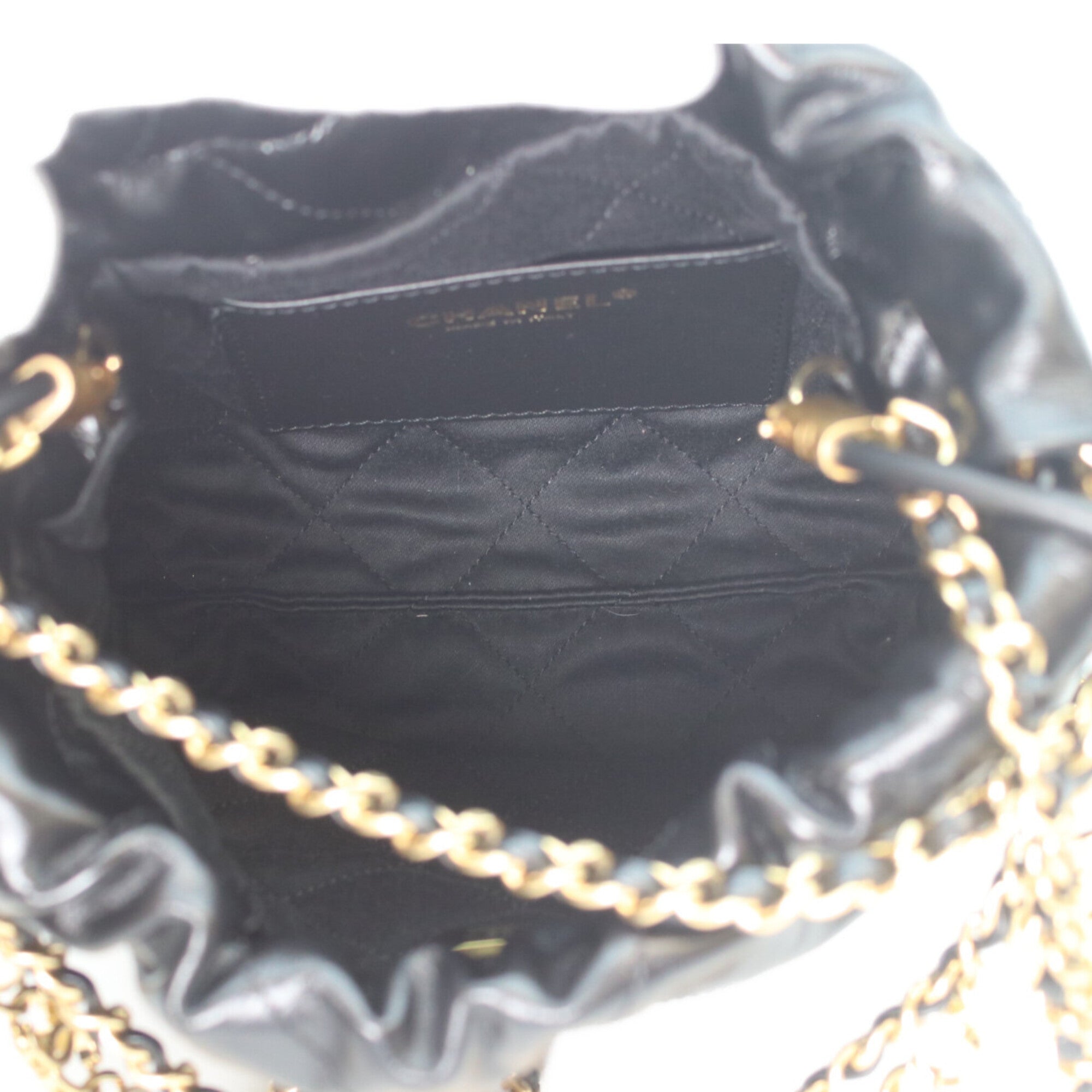 Chanel Black Leather Shoulder Bag (Pre-Owned)