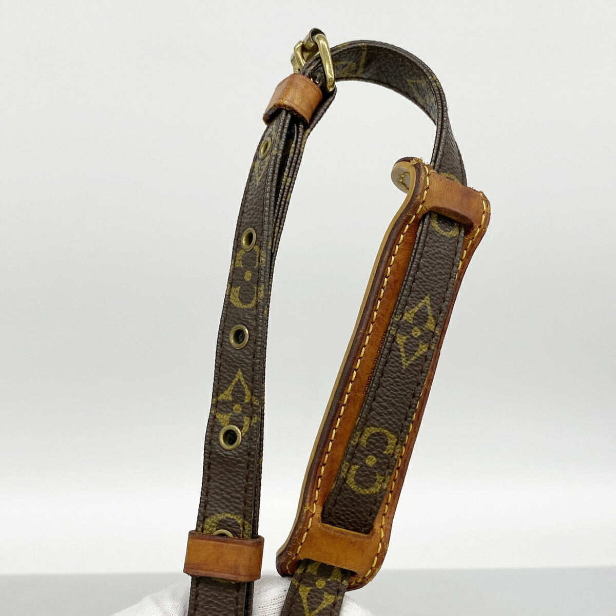 Louis Vuitton Brown Shoulder Bag (Pre-Owned)