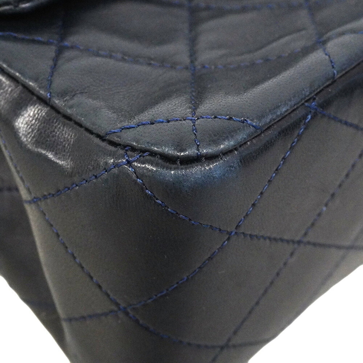 Chanel Black Leather Shoulder Bag (Pre-Owned)
