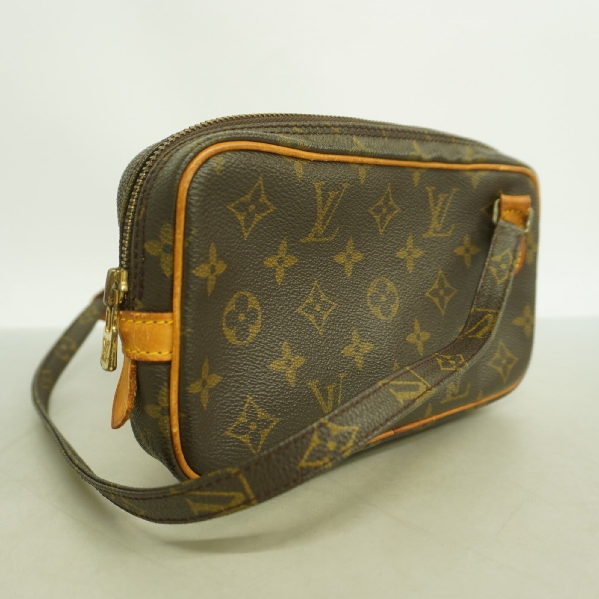 Louis Vuitton Brown Shoulder Bag (Pre-Owned)