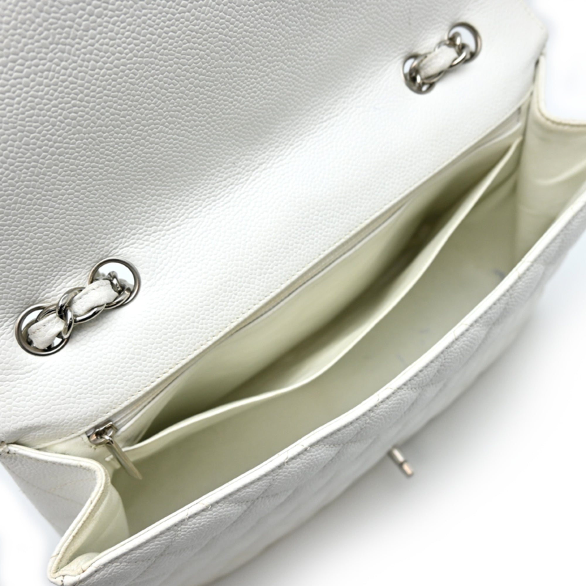 Chanel White Grained Calfskin Shoulder Bag (Pre-Owned)